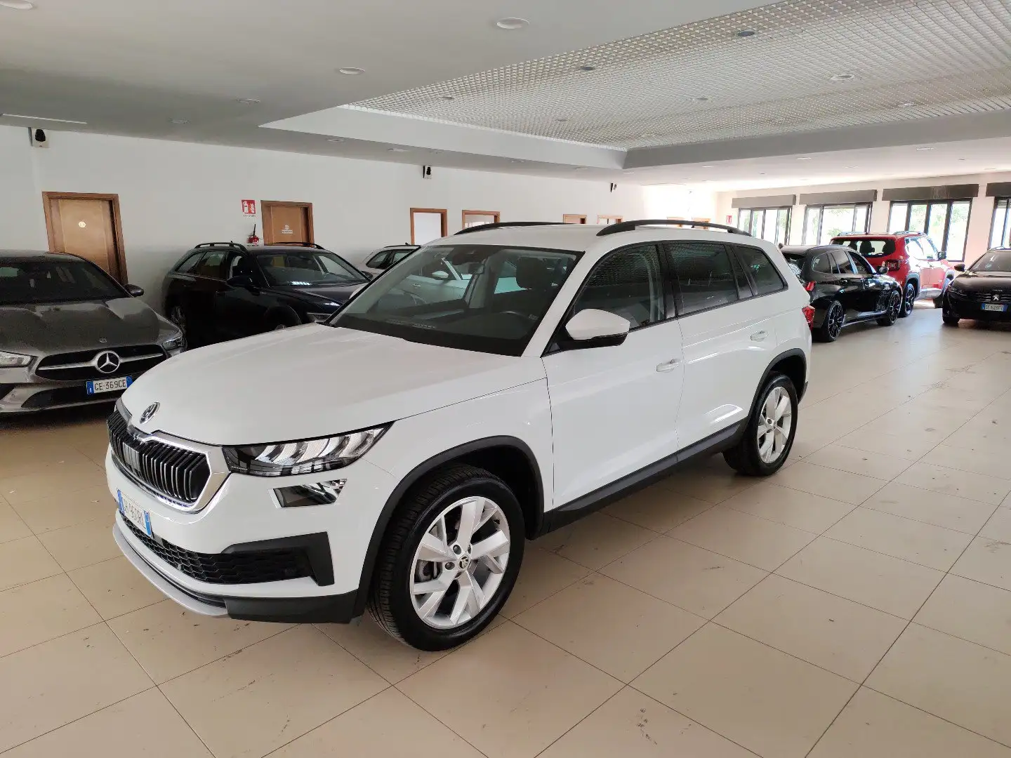 Skoda Kodiaq 2.0TDI SCR DSG 7POSTI Executive FariLED Camera 19” Bianco - 1