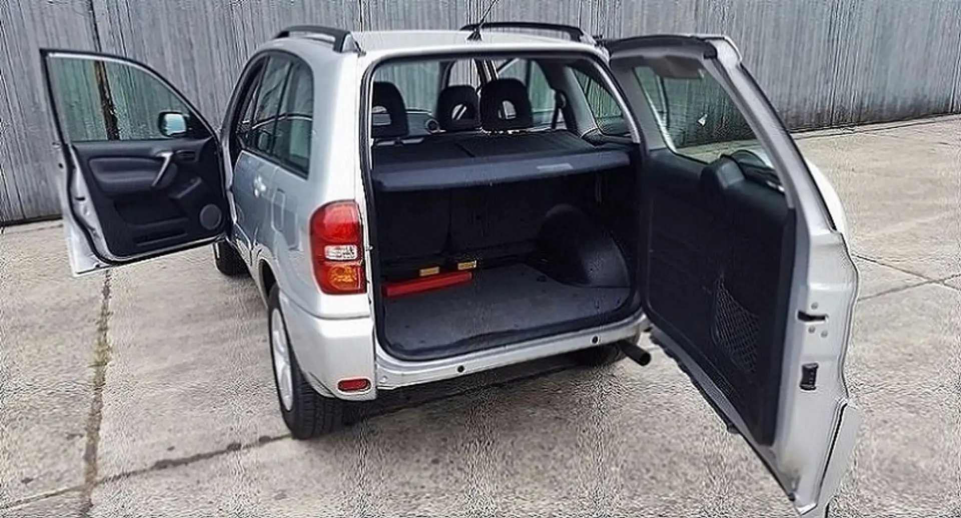 Toyota RAV 4 D-4D 4x4 Silber - 2