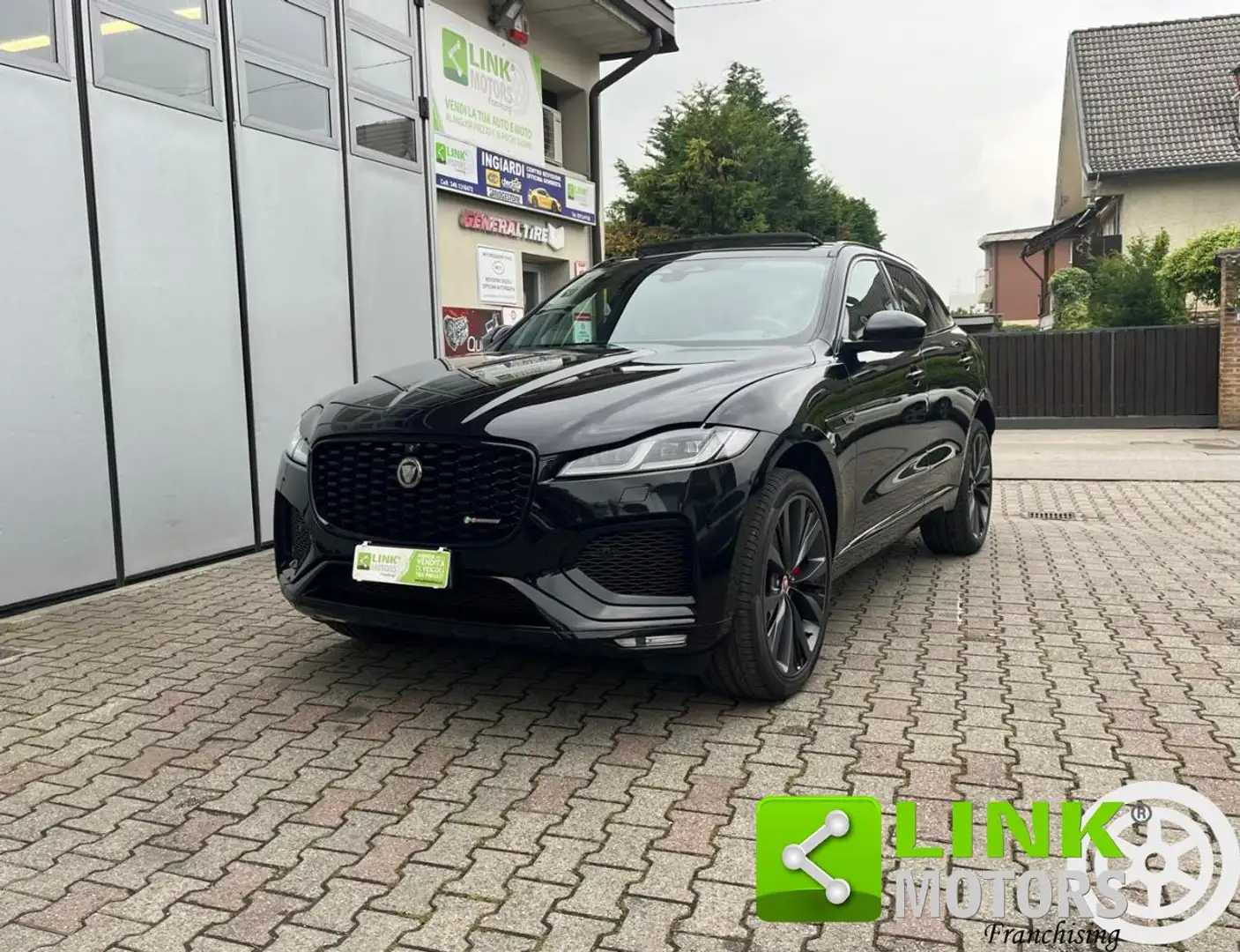 Jaguar F-Pace 3.0 400 CV AWD aut. R-Dynamic HSE Noir - 1