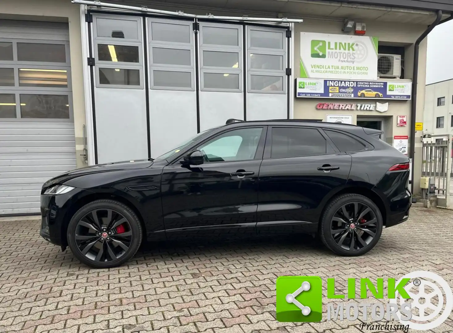 Jaguar F-Pace 3.0 400 CV AWD aut. R-Dynamic HSE Noir - 2