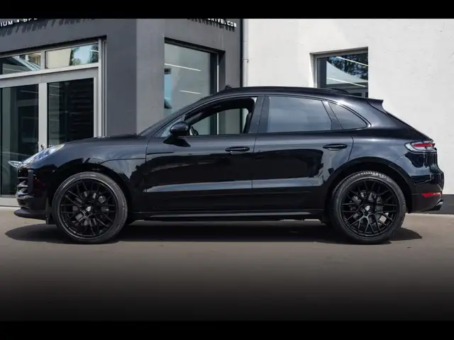 Porsche Macan view 2