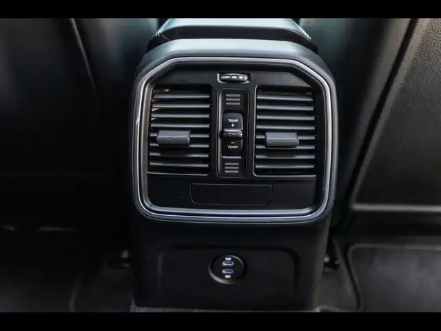 Porsche Macan view 14