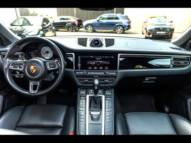 Porsche Macan view 13