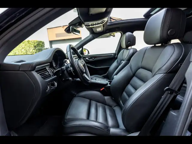 Porsche Macan view 10