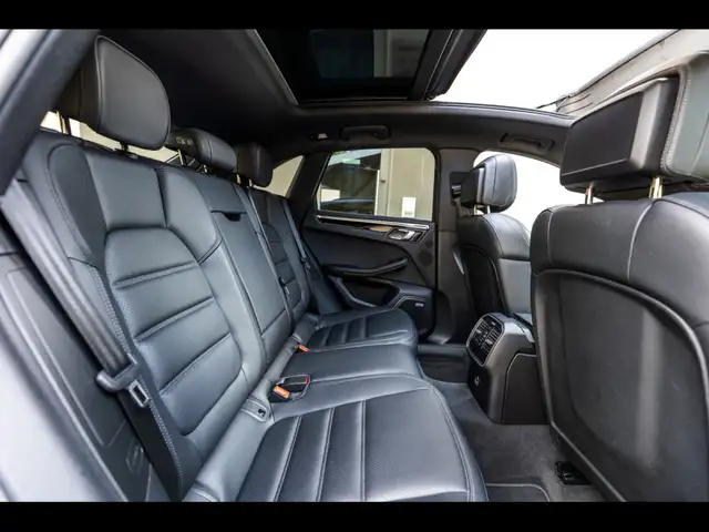 Porsche Macan view 15