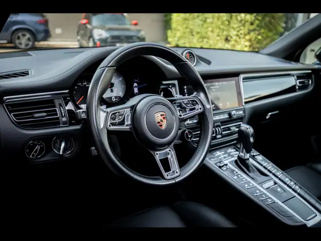 Porsche Macan view 9