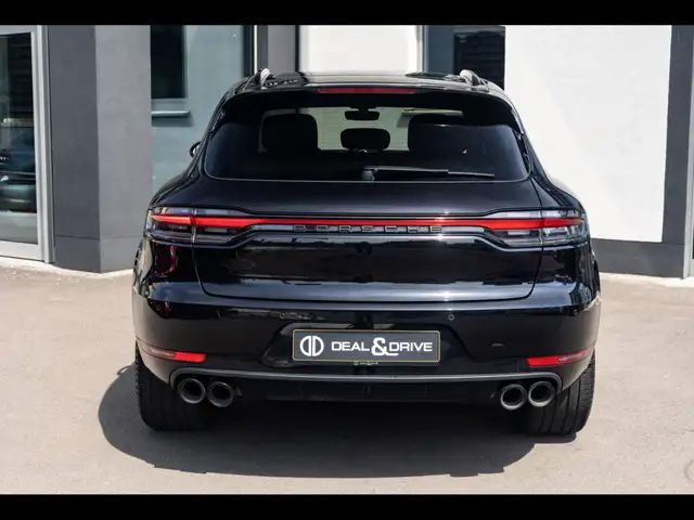 Porsche Macan view 4