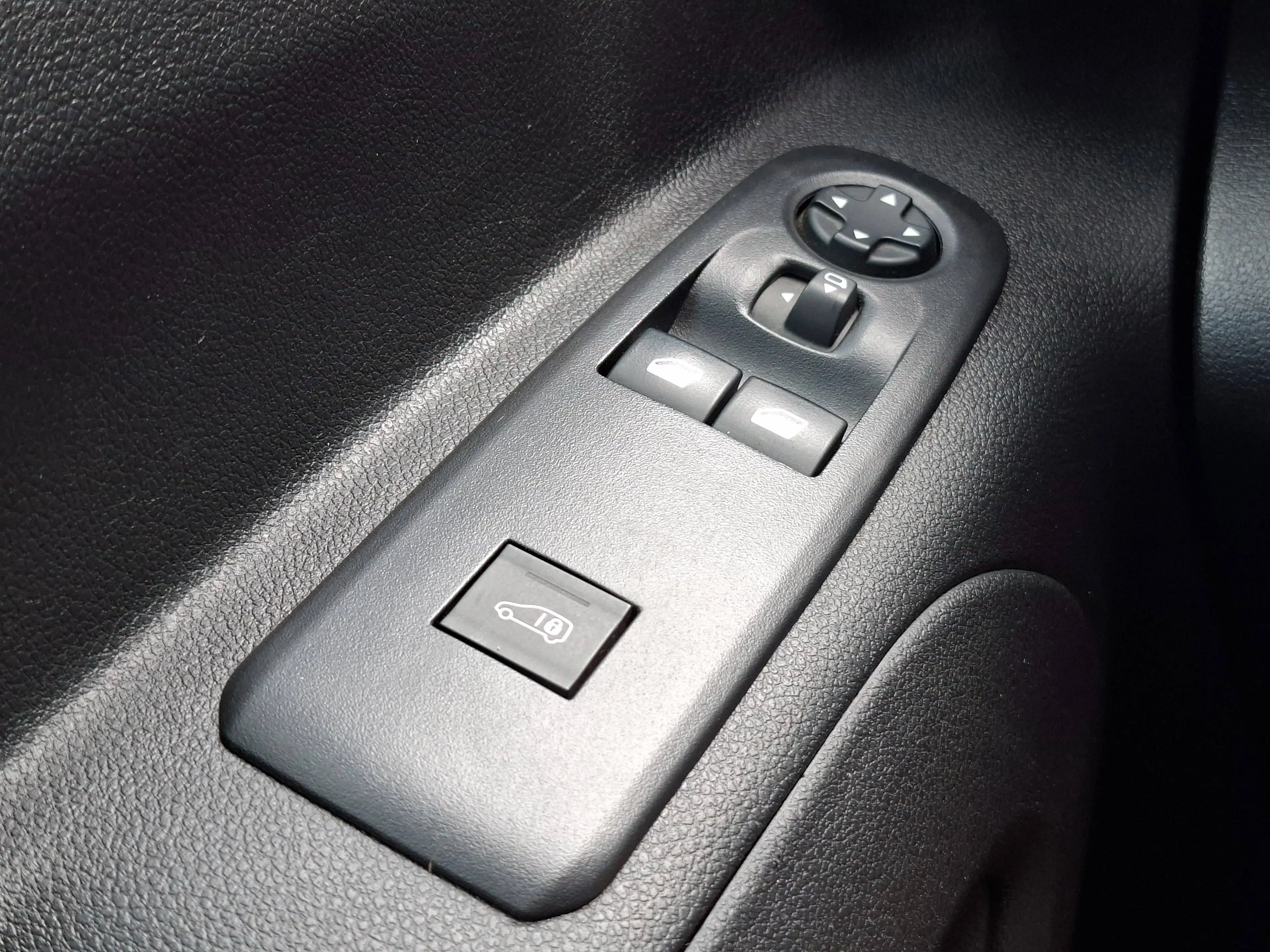 Peugeot Partner 1.5 BlueHDi — photo 8