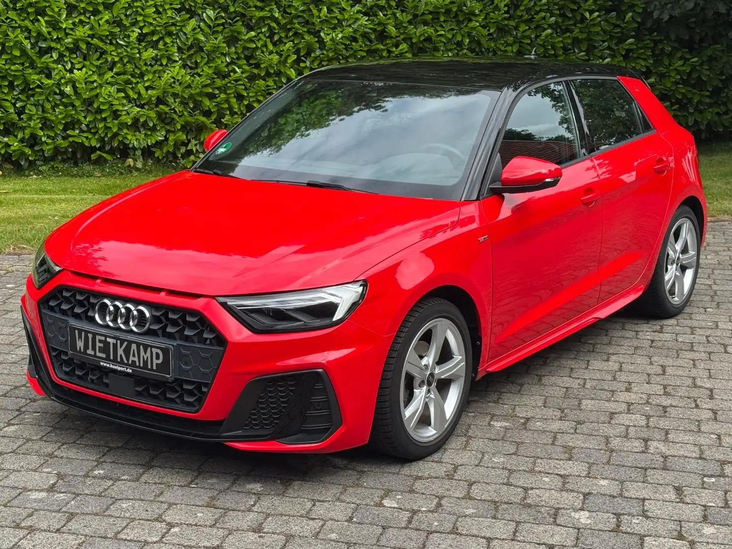 Audi A1 Sportback 30 TFSI S line Rouge - 1