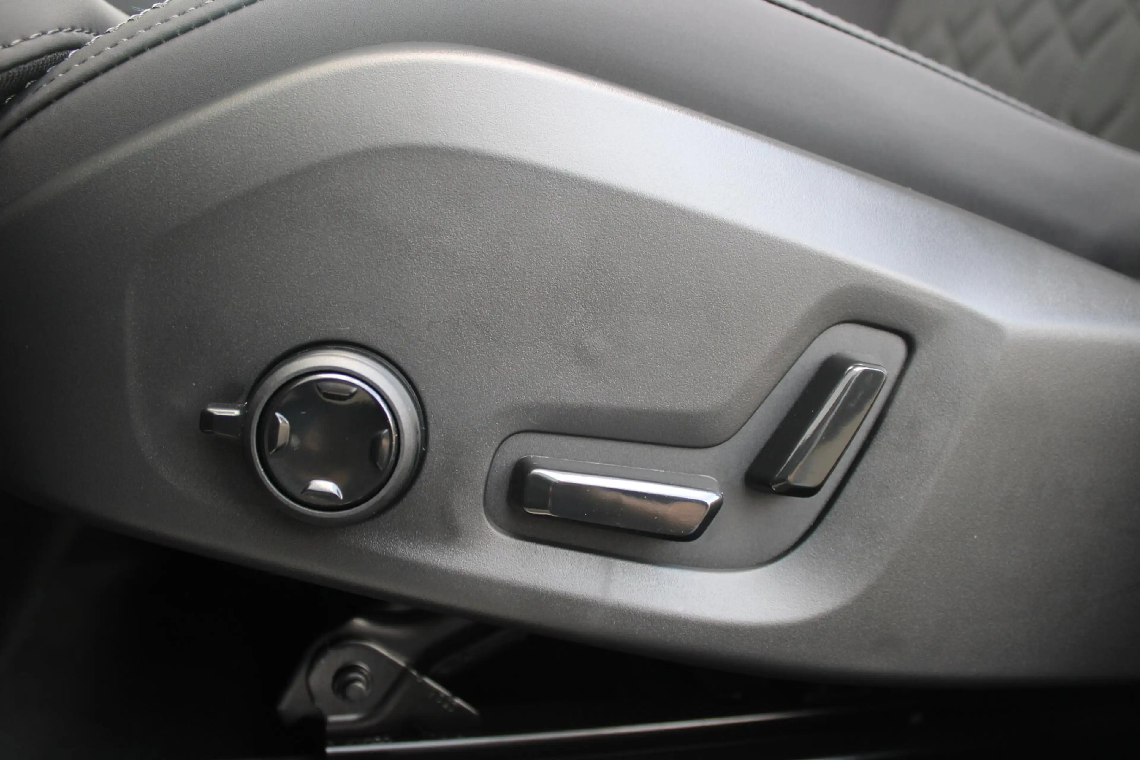 Volvo XC60 T6 Plug-in hybrid AWD Ultra Dark | Trekhaak | Luch — photo 13