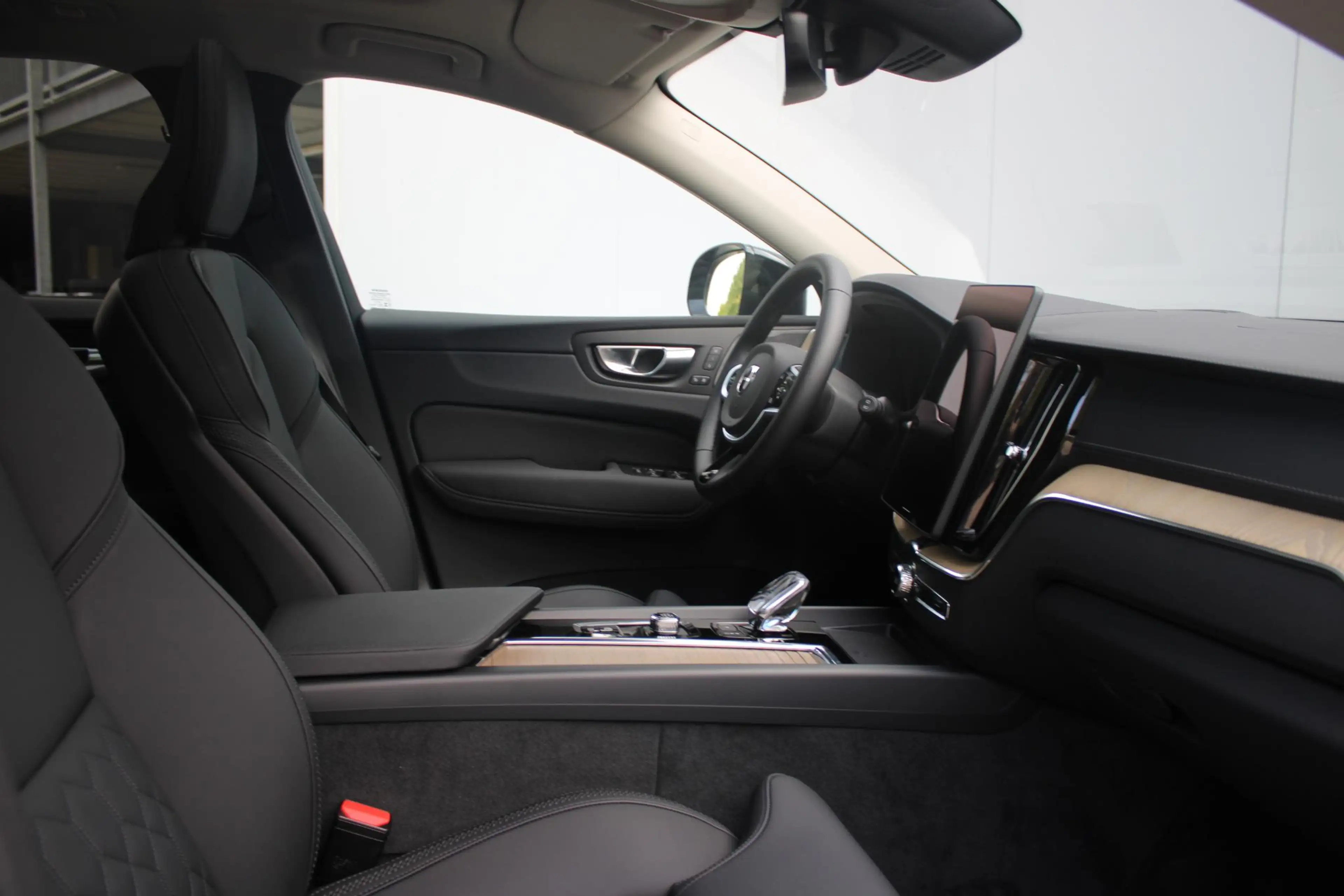 Volvo XC60 T6 Plug-in hybrid AWD Ultra Dark | Trekhaak | Luch — photo 4
