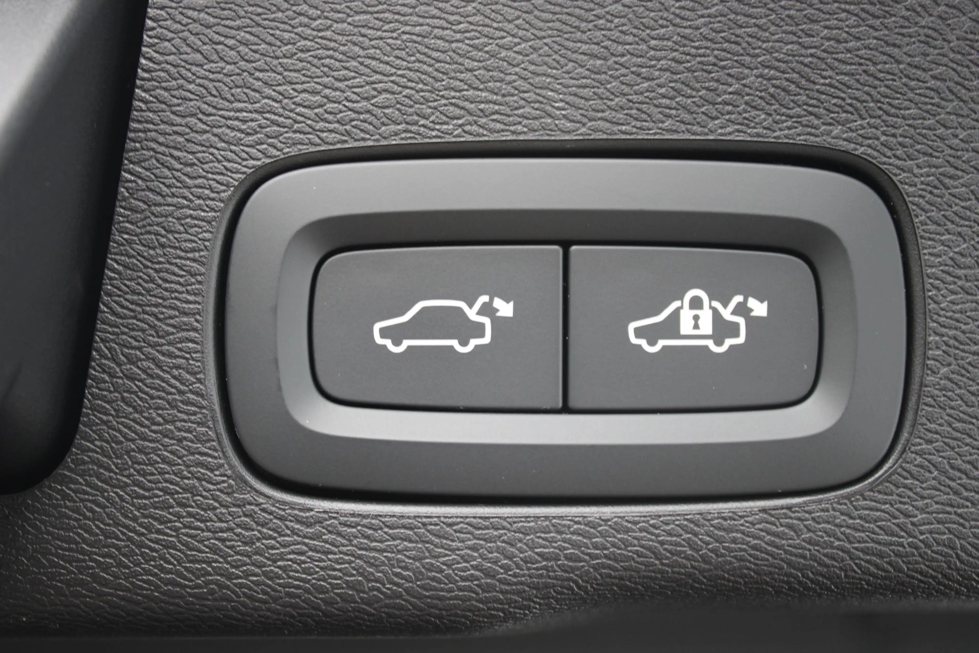 Volvo XC60 T6 Plug-in hybrid AWD Ultra Dark | Trekhaak | Luch — photo 10