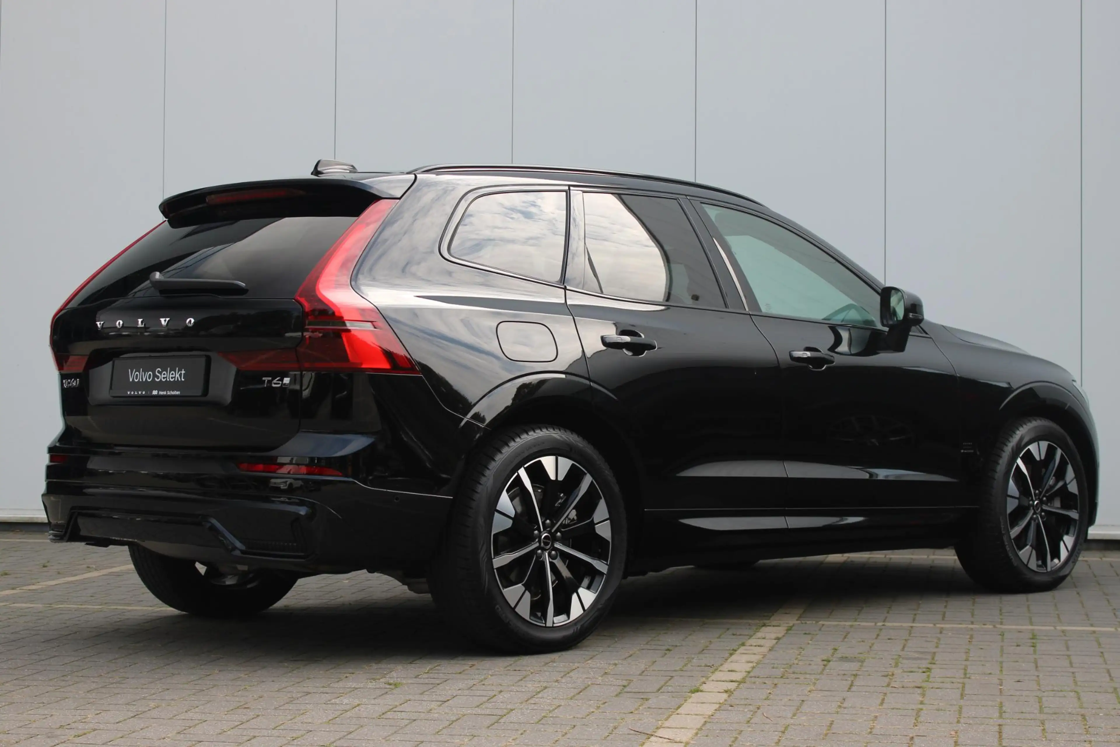 Volvo XC60 T6 Plug-in hybrid AWD Ultra Dark | Trekhaak | Luch — photo 2