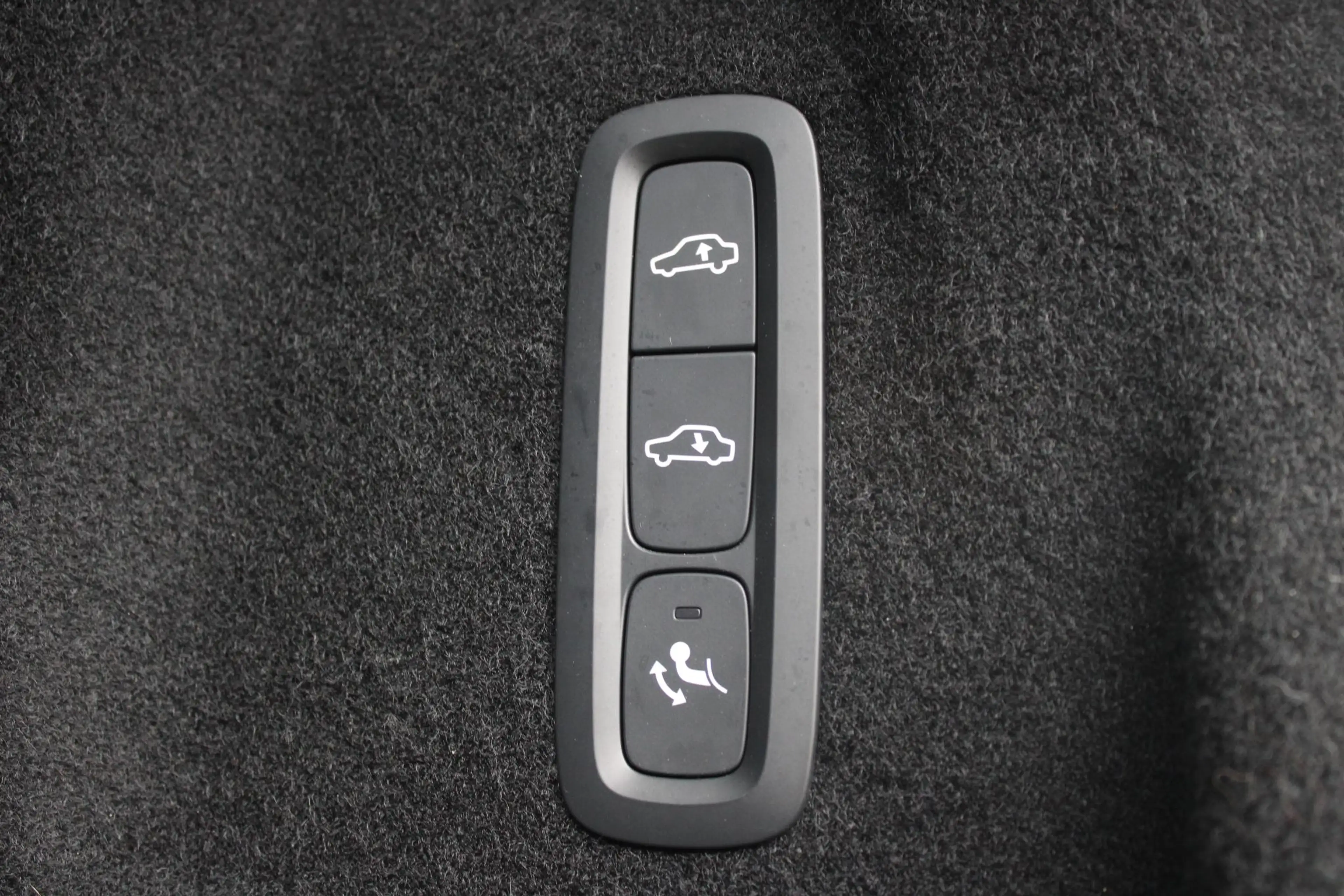 Volvo XC60 T6 Plug-in hybrid AWD Ultra Dark | Trekhaak | Luch — photo 11