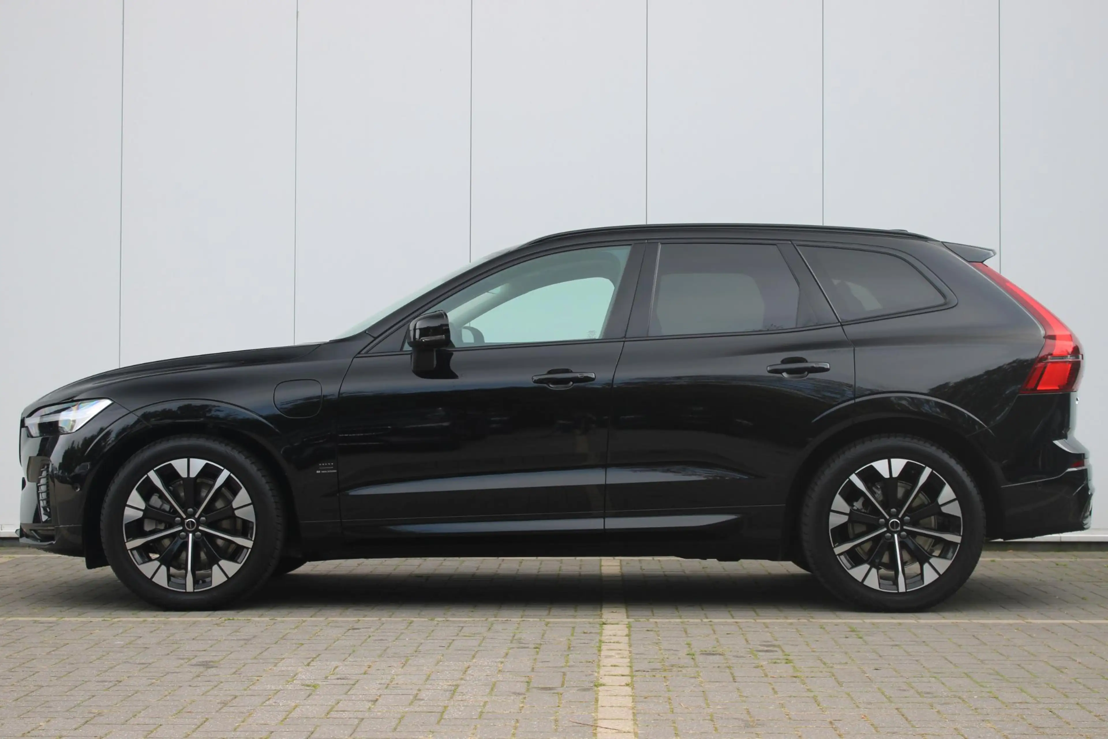 Volvo XC60 T6 Plug-in hybrid AWD Ultra Dark | Trekhaak | Luch — photo 7