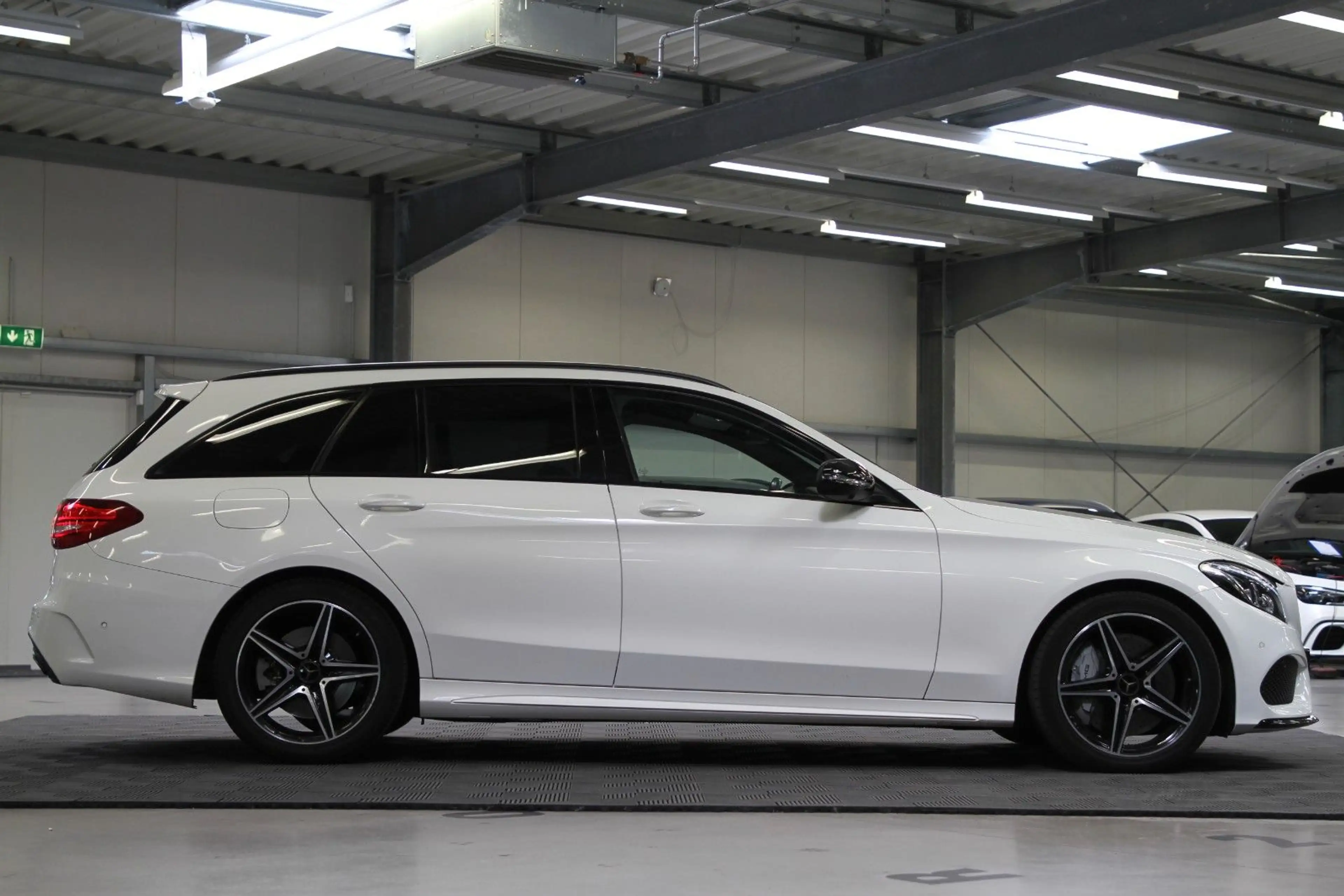 Mercedes-Benz C 43 AMG 4Matic Burmester / 360 / HuD — photo 9