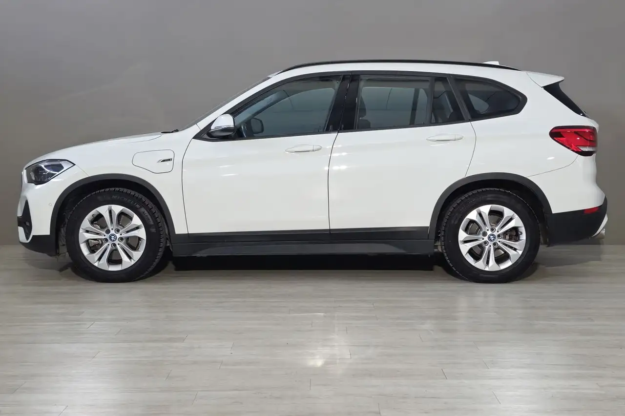 2021 BMW X1 xDrive25e Business Advantage, photograph 4