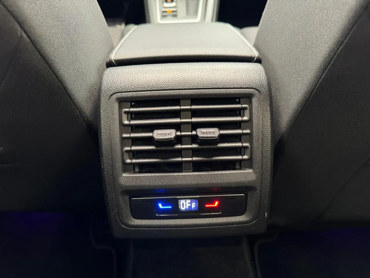 Volkswagen Golf LIFE 2.0TDI DSG+PANO+HUD+AHK+KAMERA+ACC 10