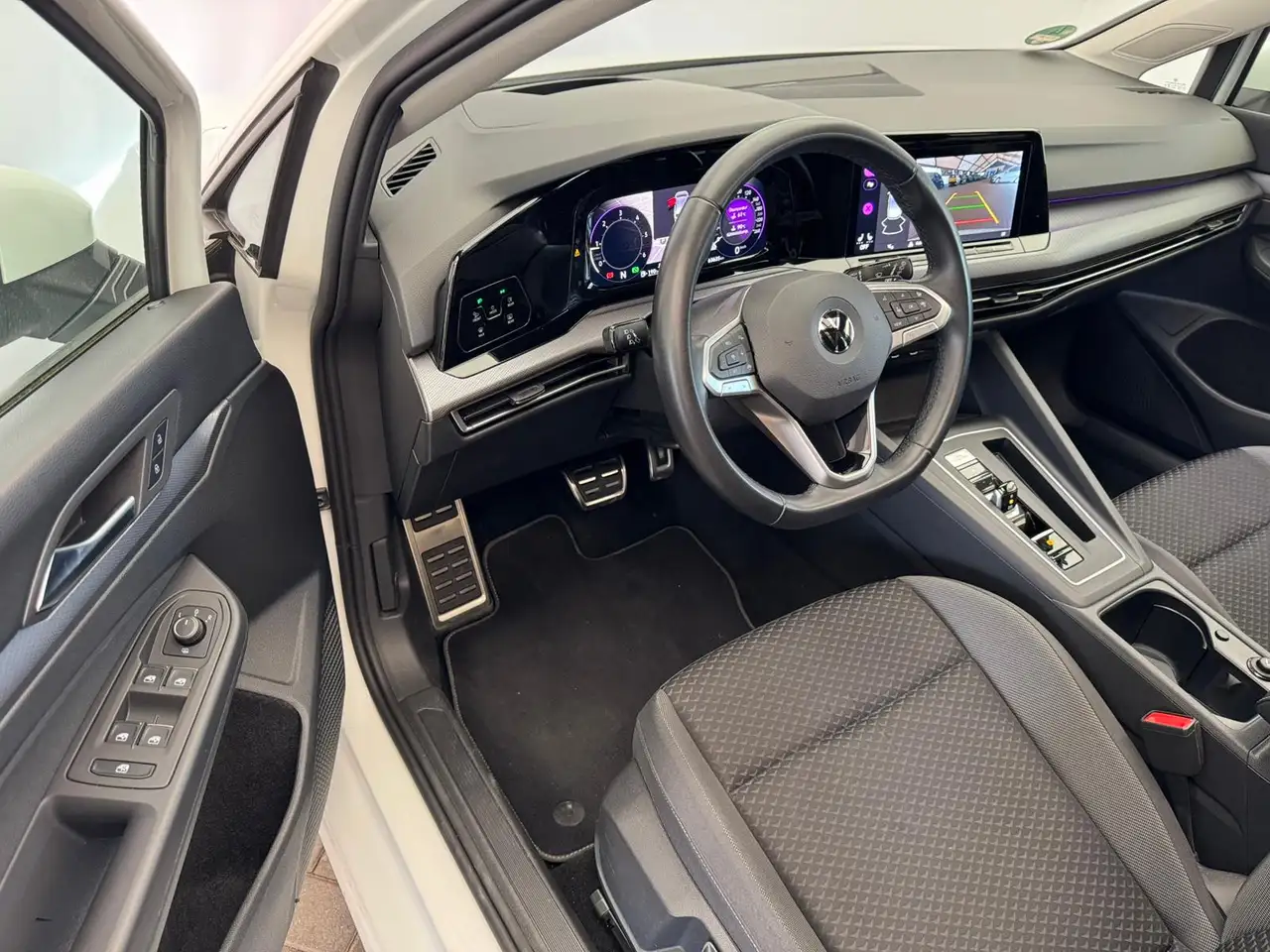 Volkswagen Golf LIFE 2.0TDI DSG+PANO+HUD+AHK+KAMERA+ACC 7