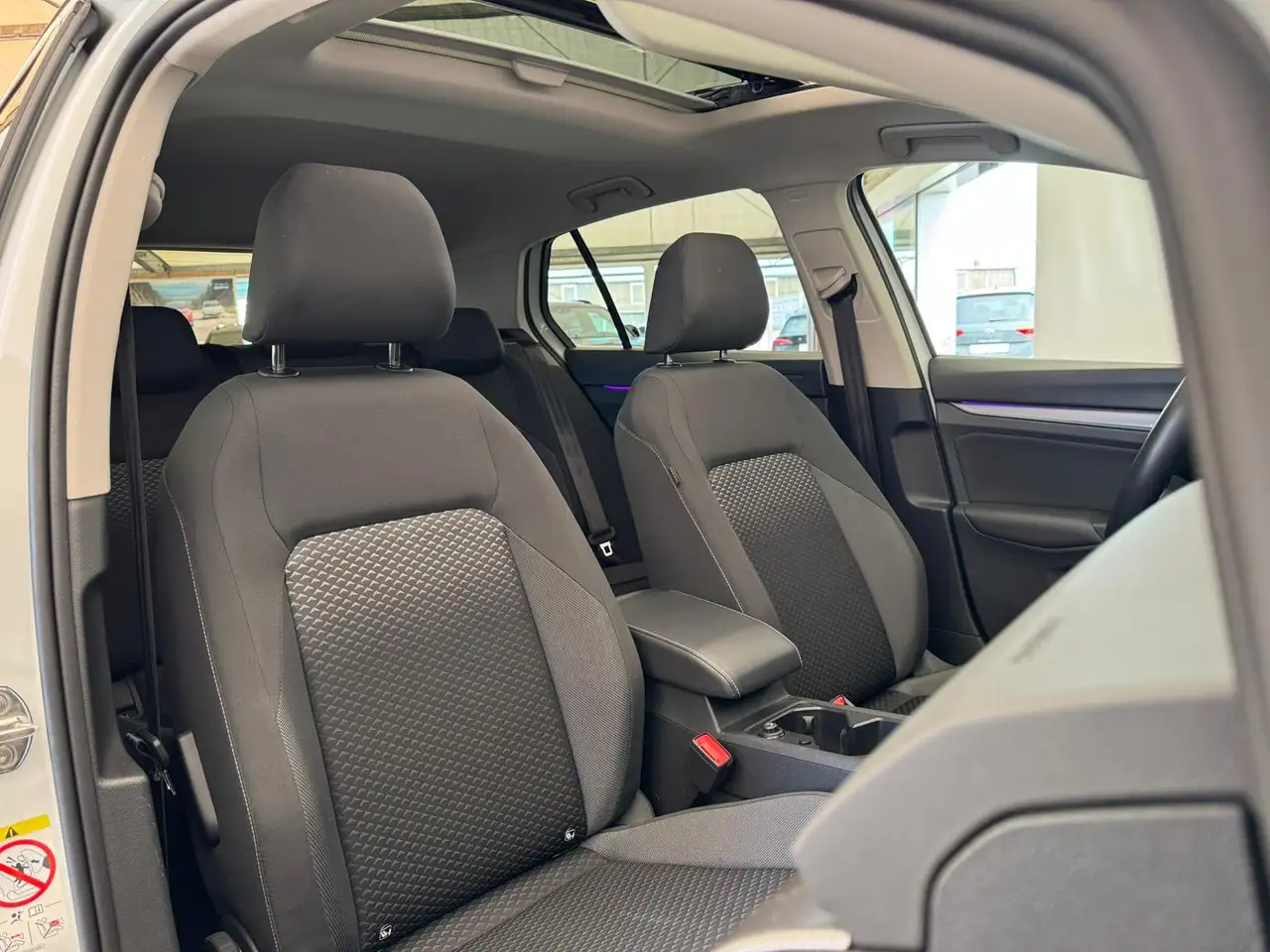 Volkswagen Golf LIFE 2.0TDI DSG+PANO+HUD+AHK+KAMERA+ACC 8