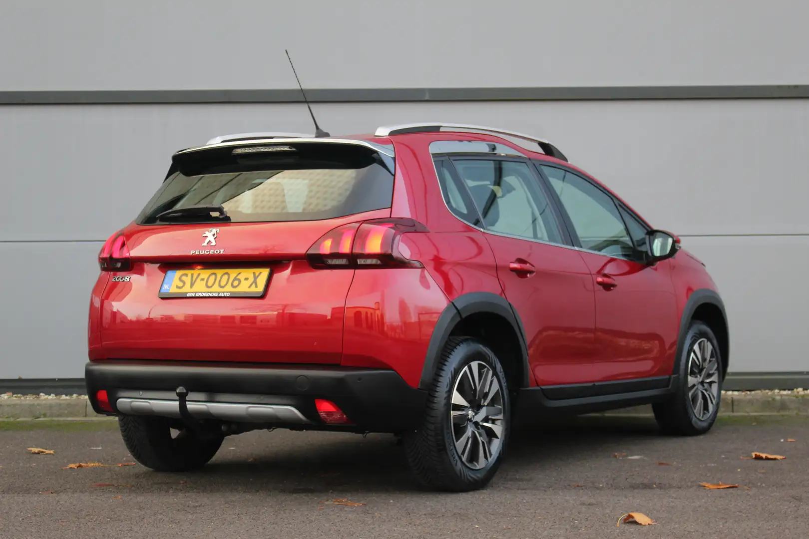 Peugeot 2008 1.2 PureTech Allure Rouge - 2