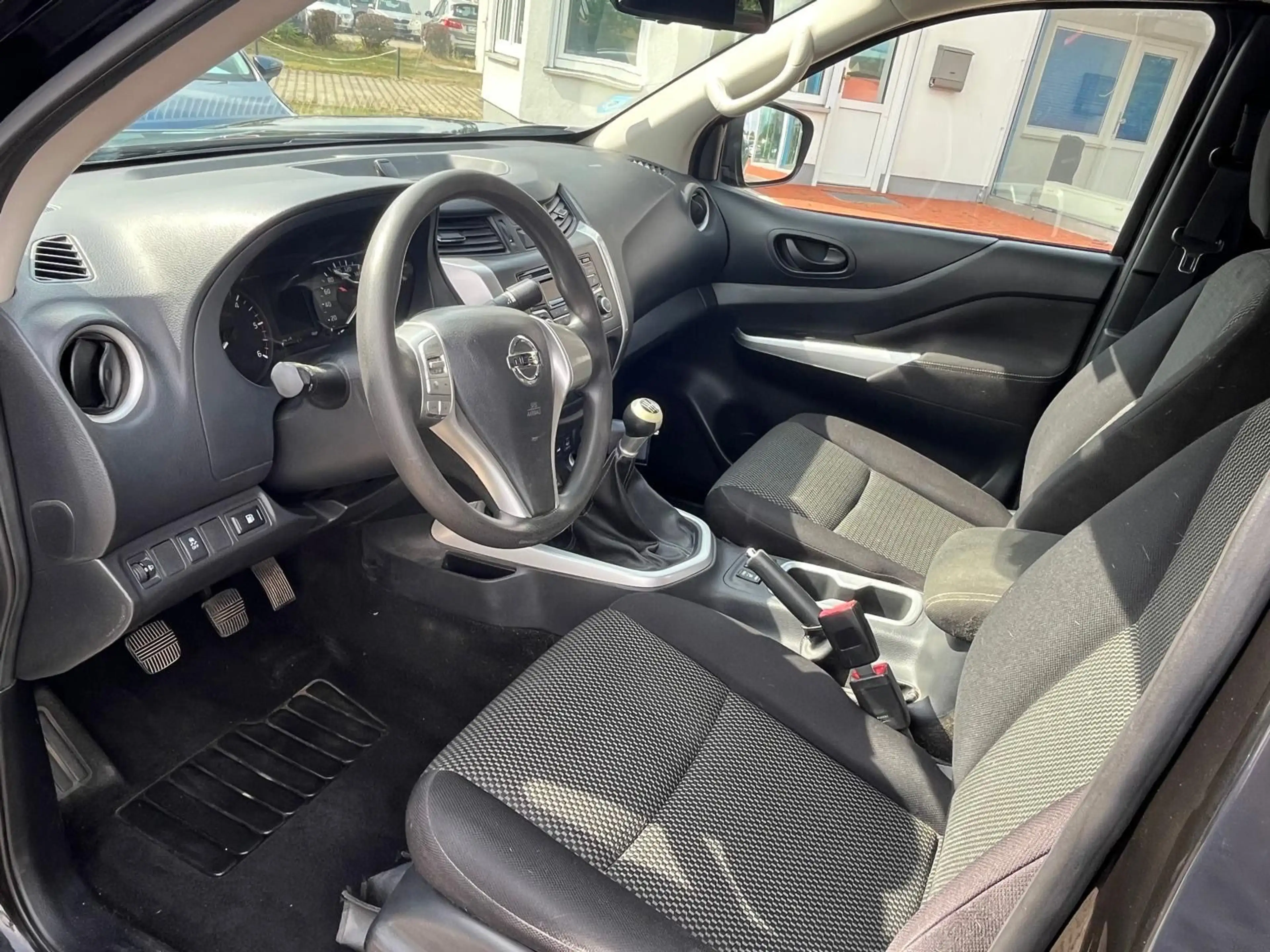 Nissan Navara NP300 Visia King Cab 4x4 — photo 10