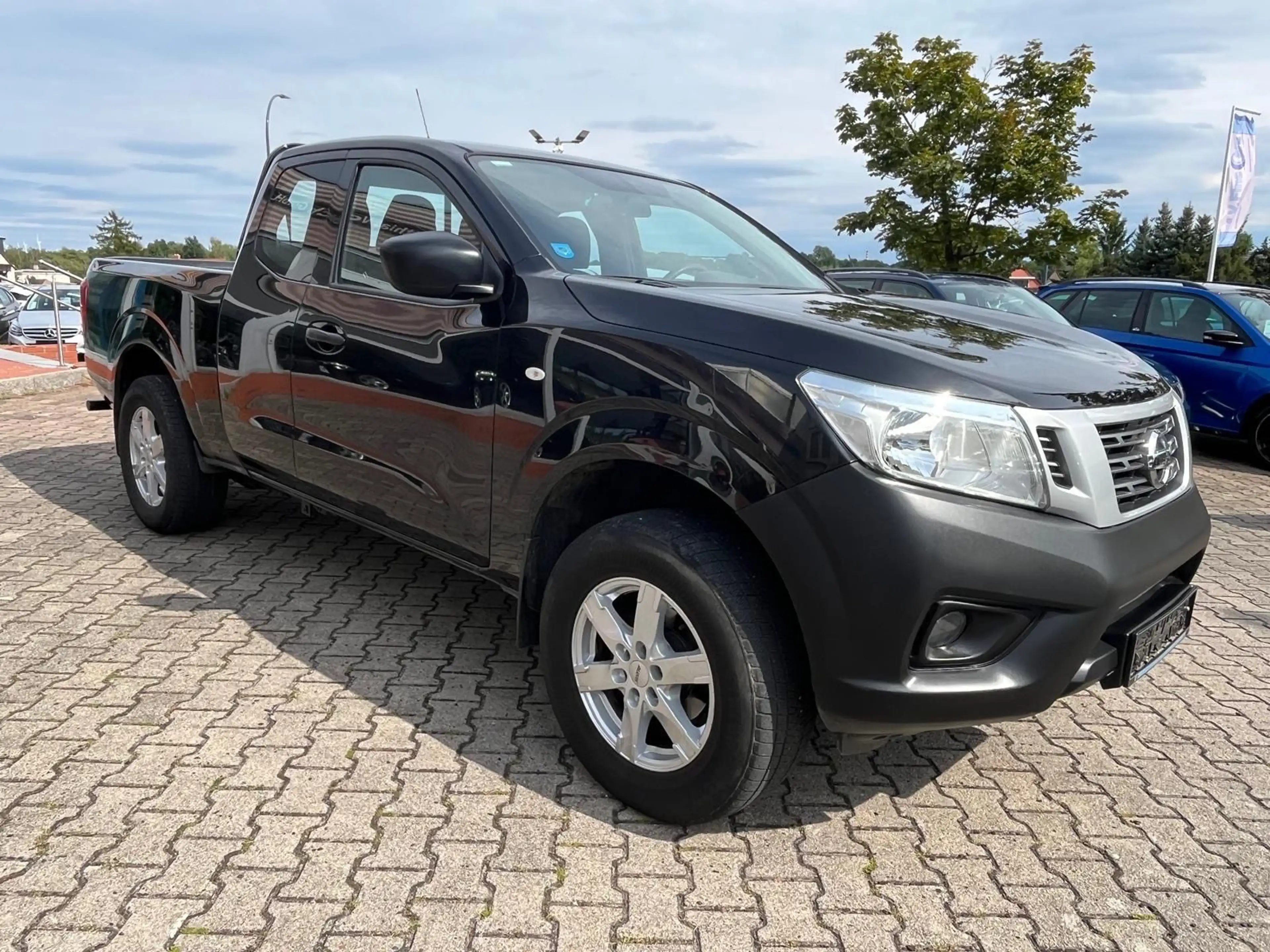 Nissan Navara NP300 Visia King Cab 4x4 — photo 3