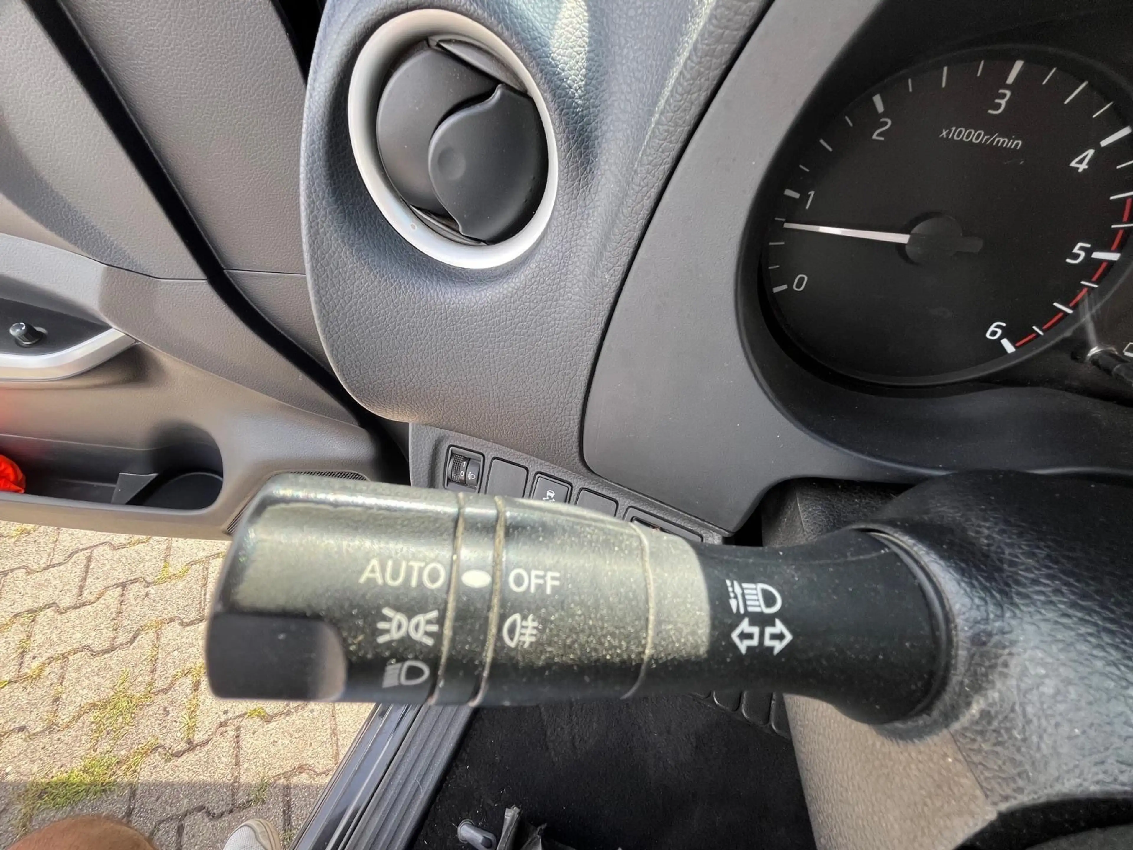 Nissan Navara NP300 Visia King Cab 4x4 — photo 22