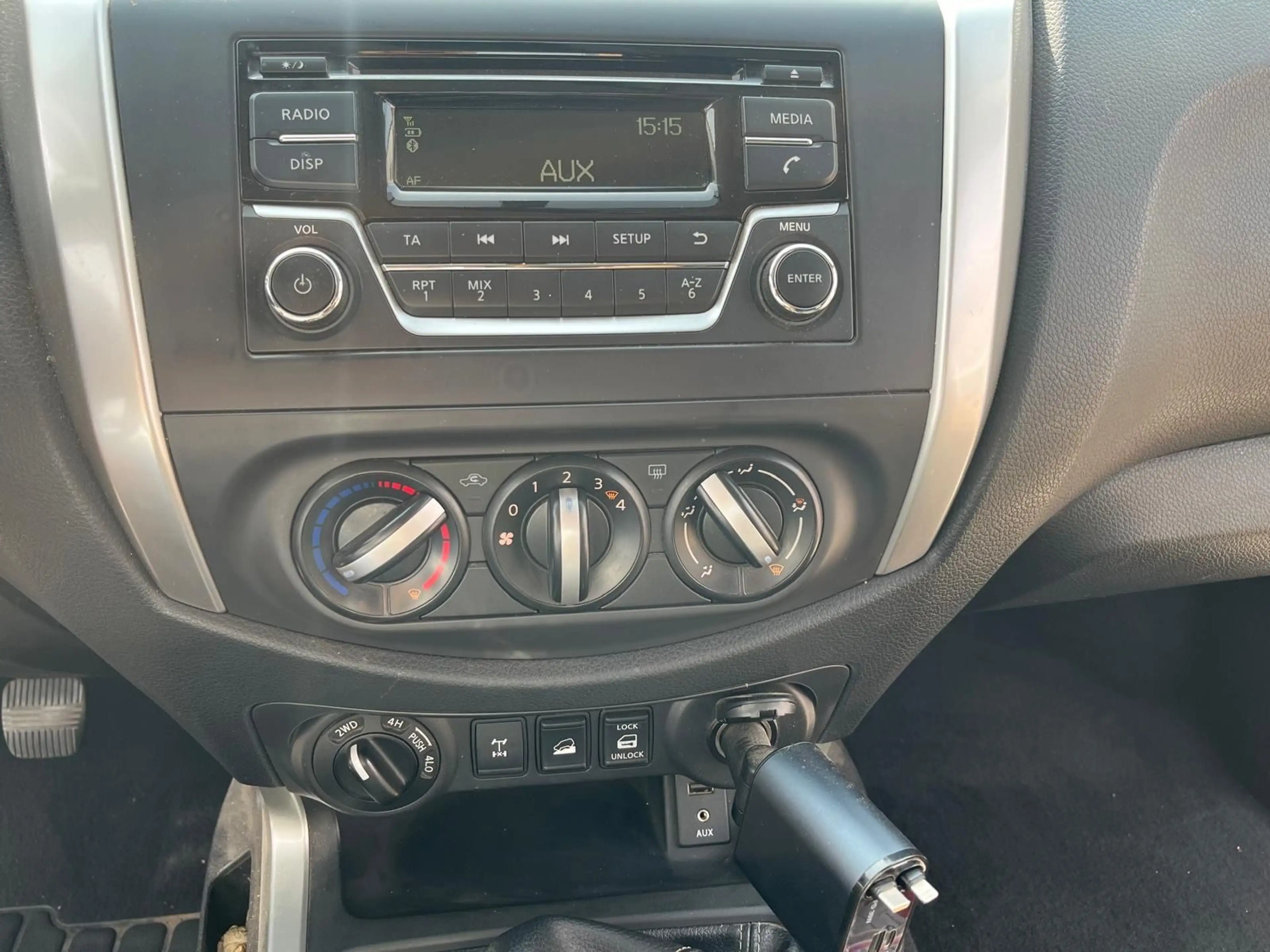 Nissan Navara NP300 Visia King Cab 4x4 — photo 17