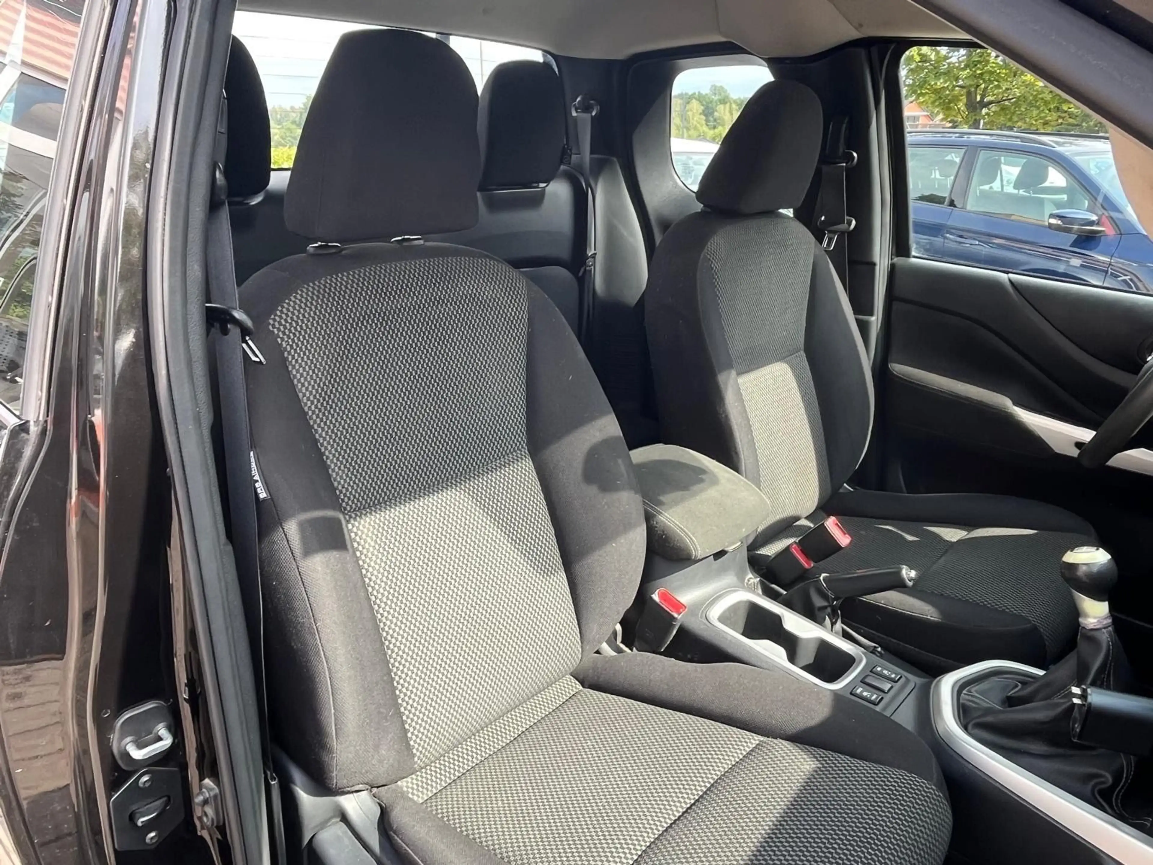 Nissan Navara NP300 Visia King Cab 4x4 — photo 13