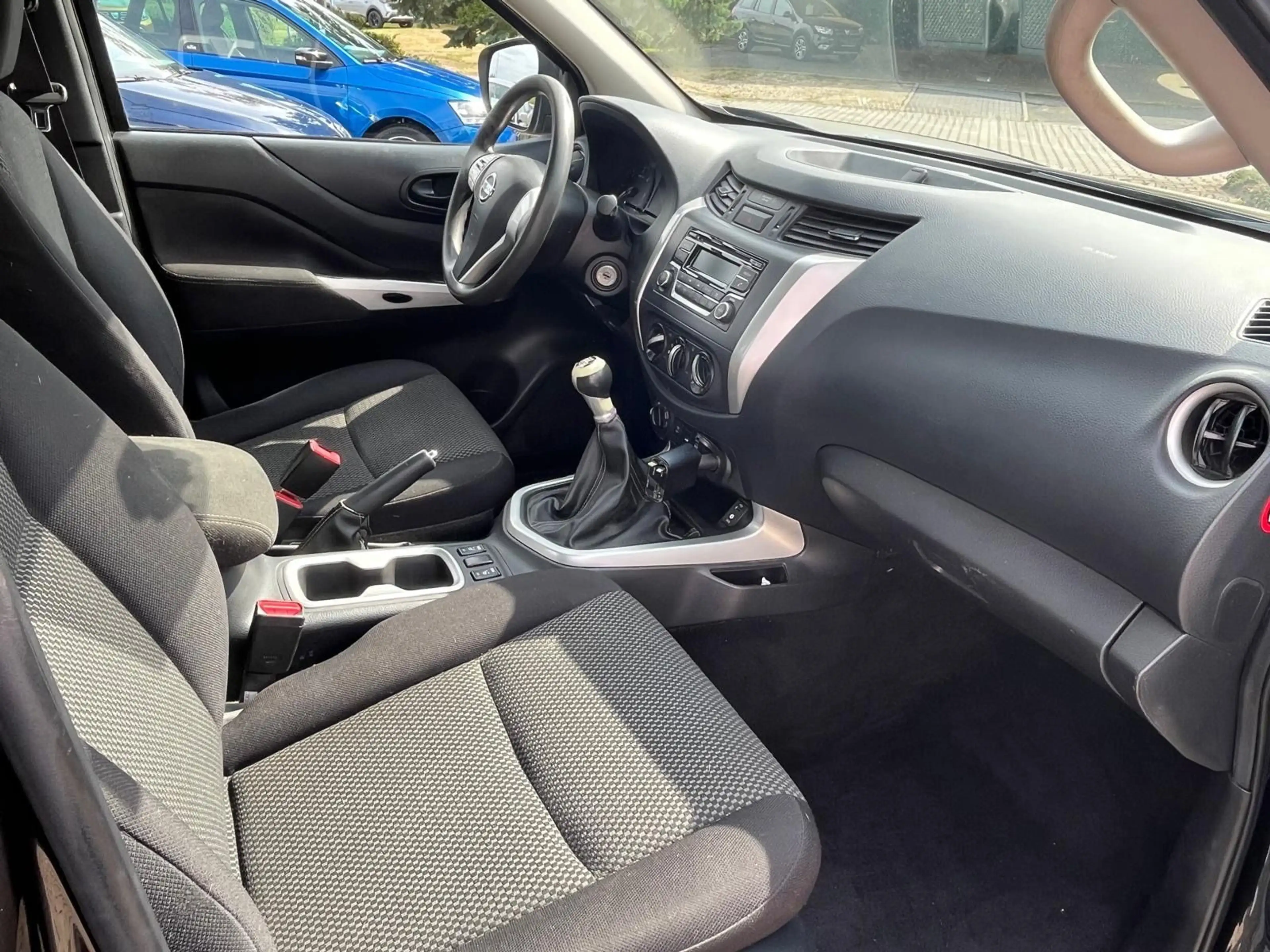 Nissan Navara NP300 Visia King Cab 4x4 — photo 12