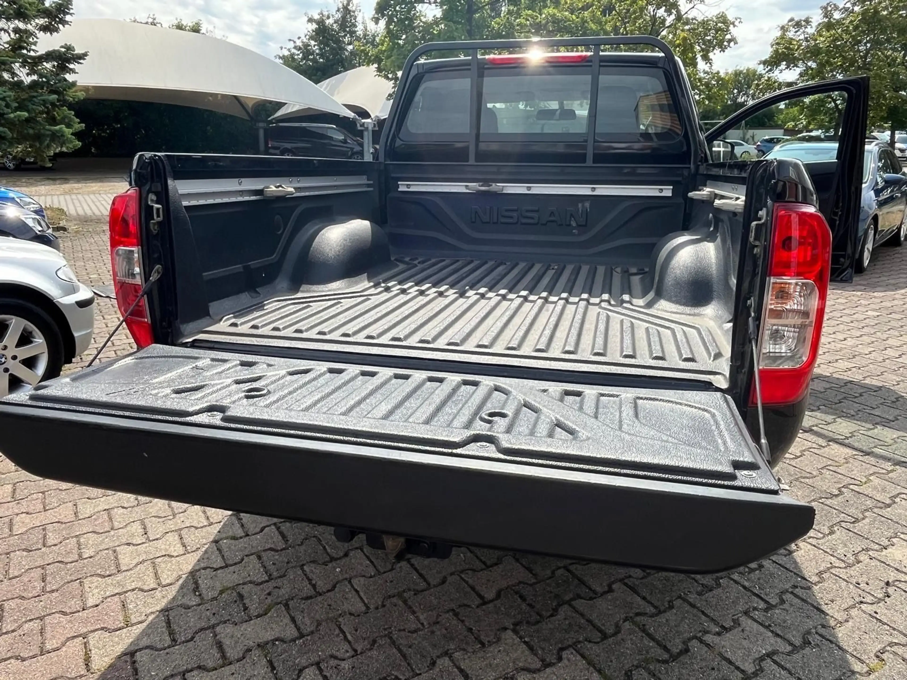 Nissan Navara NP300 Visia King Cab 4x4 — photo 6
