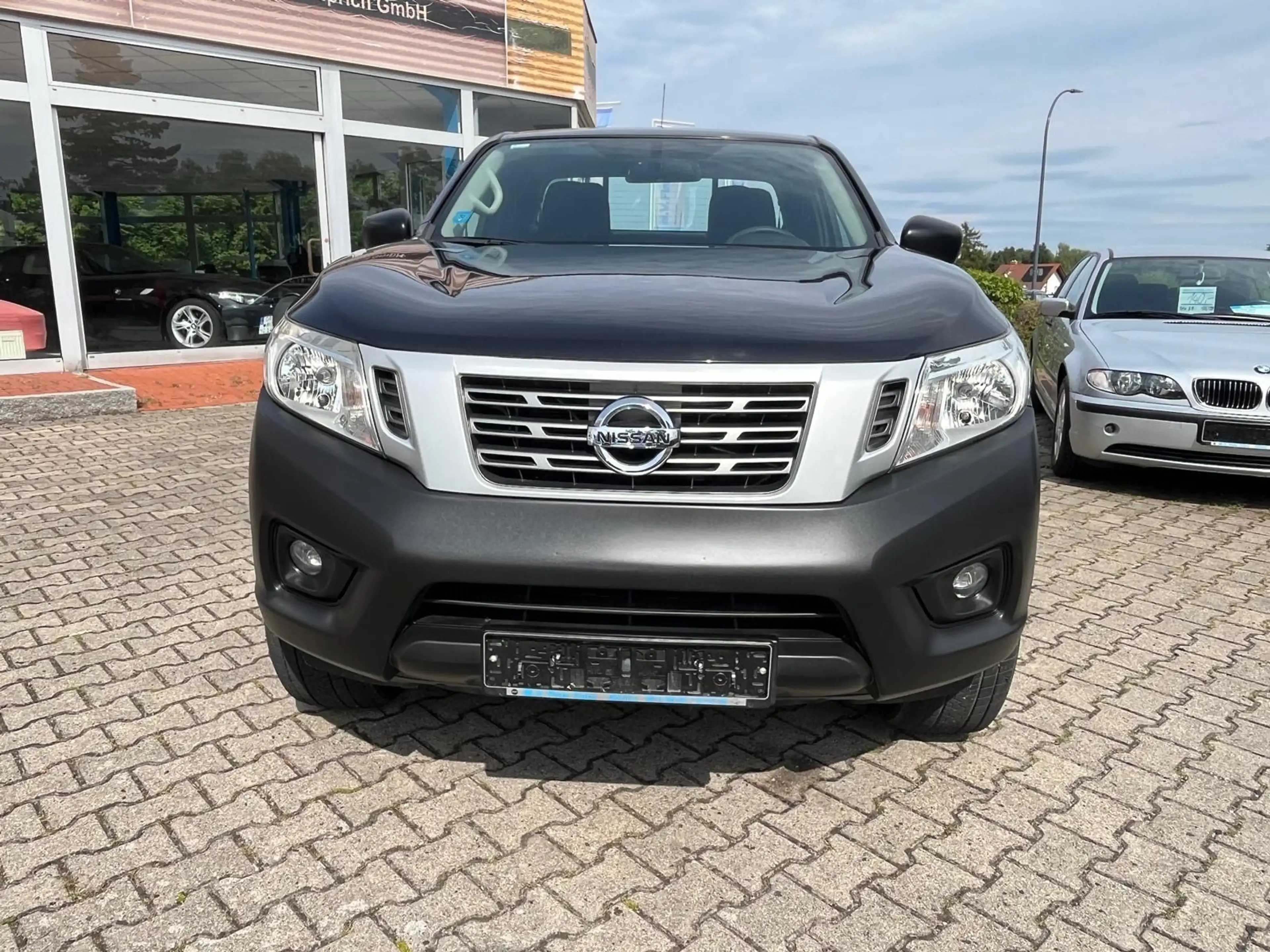 Nissan Navara NP300 Visia King Cab 4x4 — photo 2