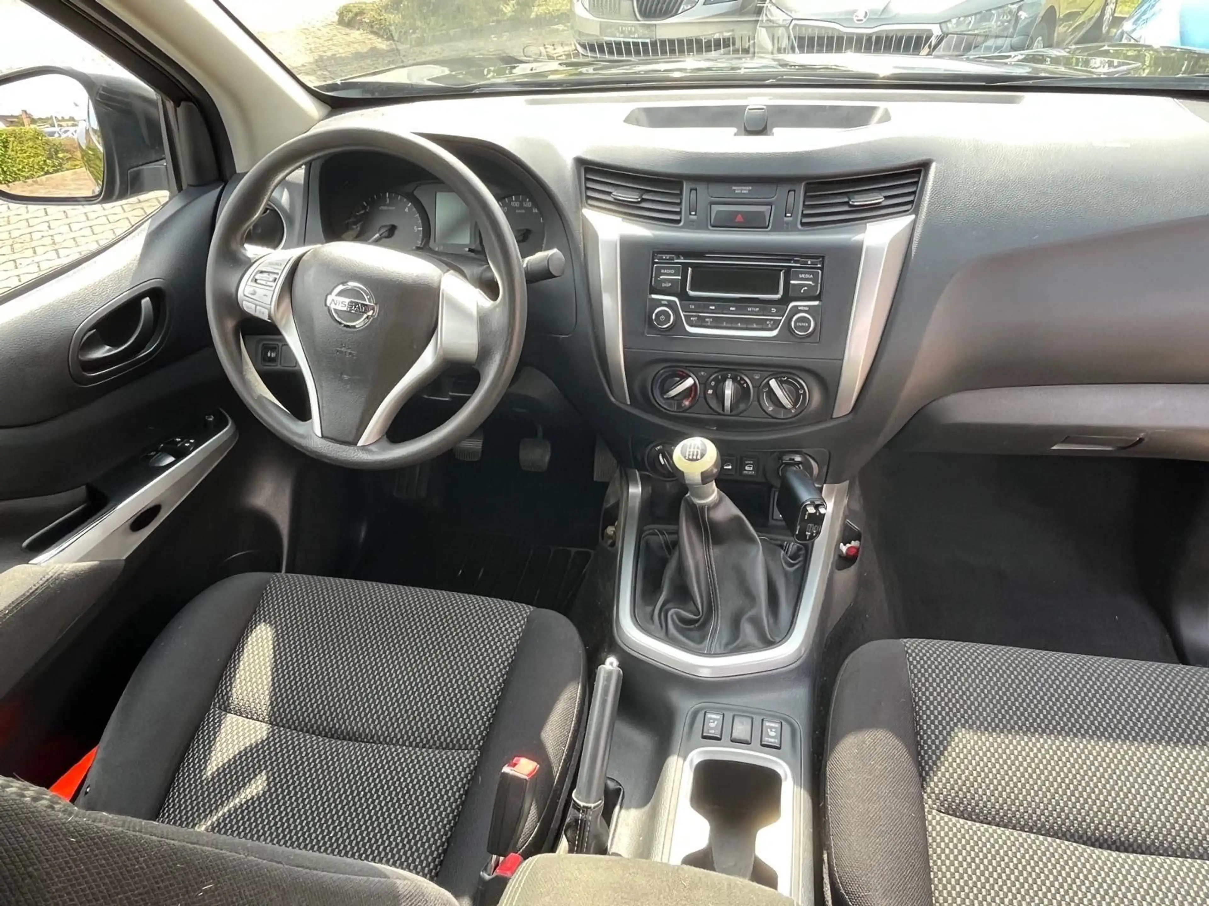 Nissan Navara NP300 Visia King Cab 4x4 — photo 15