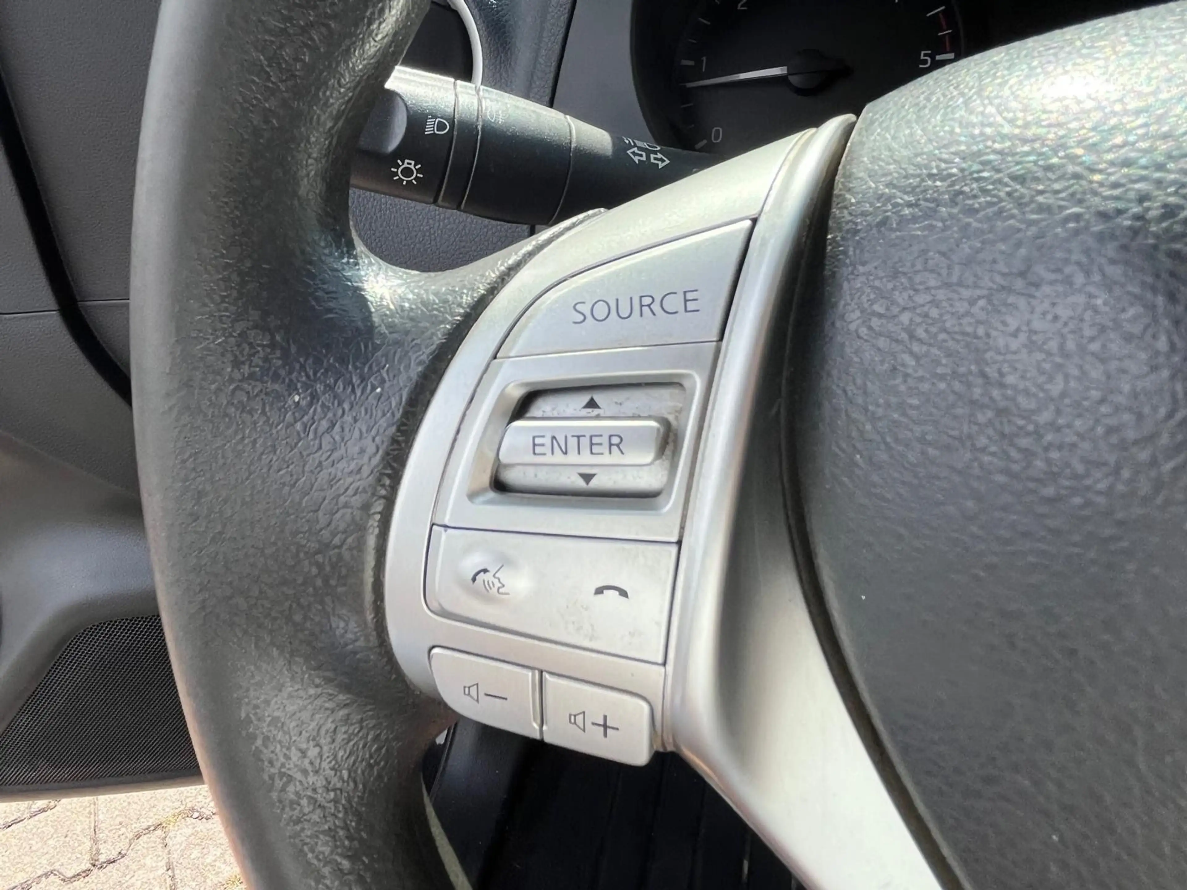 Nissan Navara NP300 Visia King Cab 4x4 — photo 20