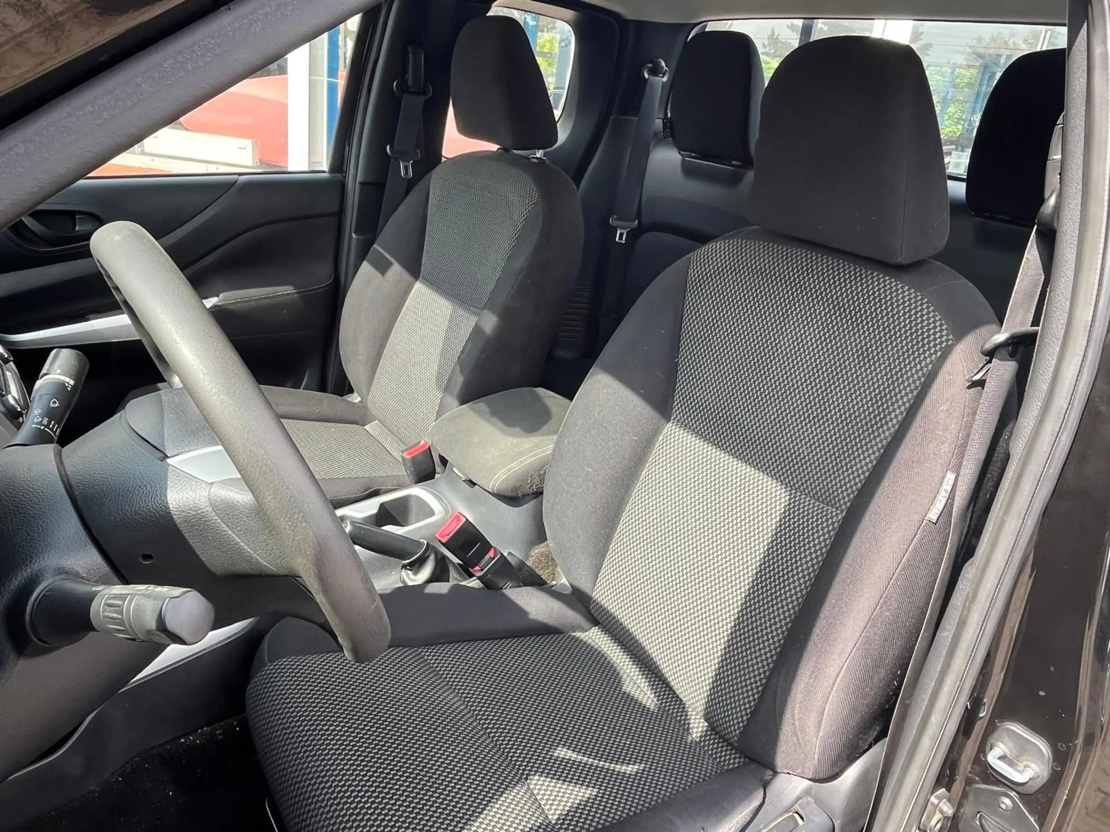Nissan Navara NP300 Visia King Cab 4x4 — photo 11