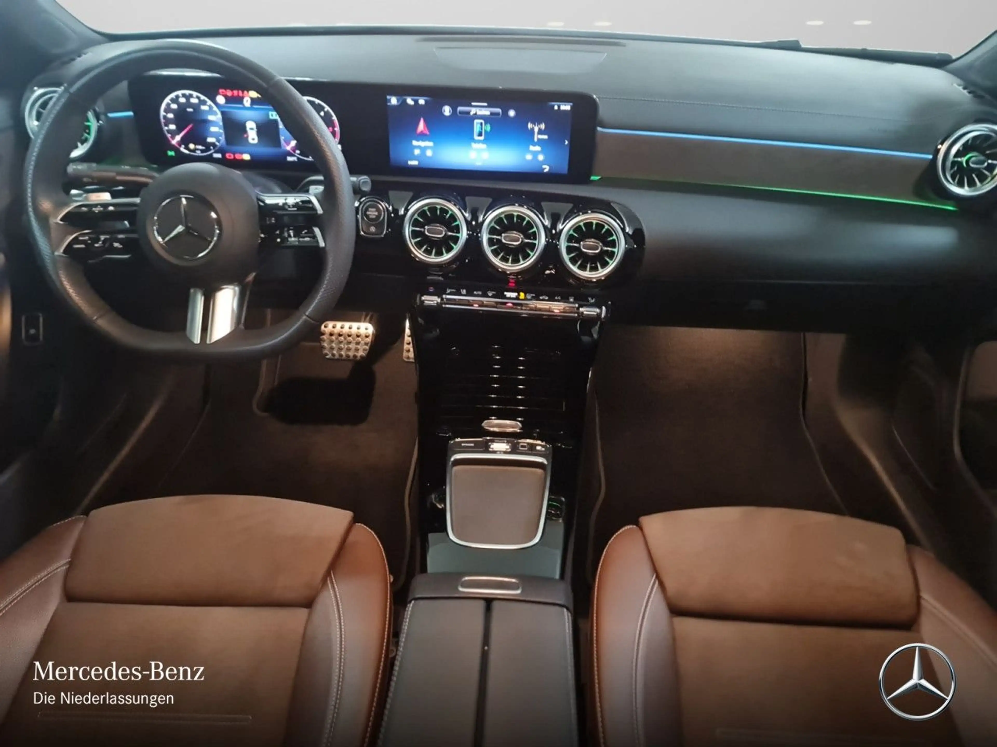 Mercedes-Benz CLA 200 d AMG+PANO+LED+STHZG+KAMERA+TOTW+KEYLESS — photo 13