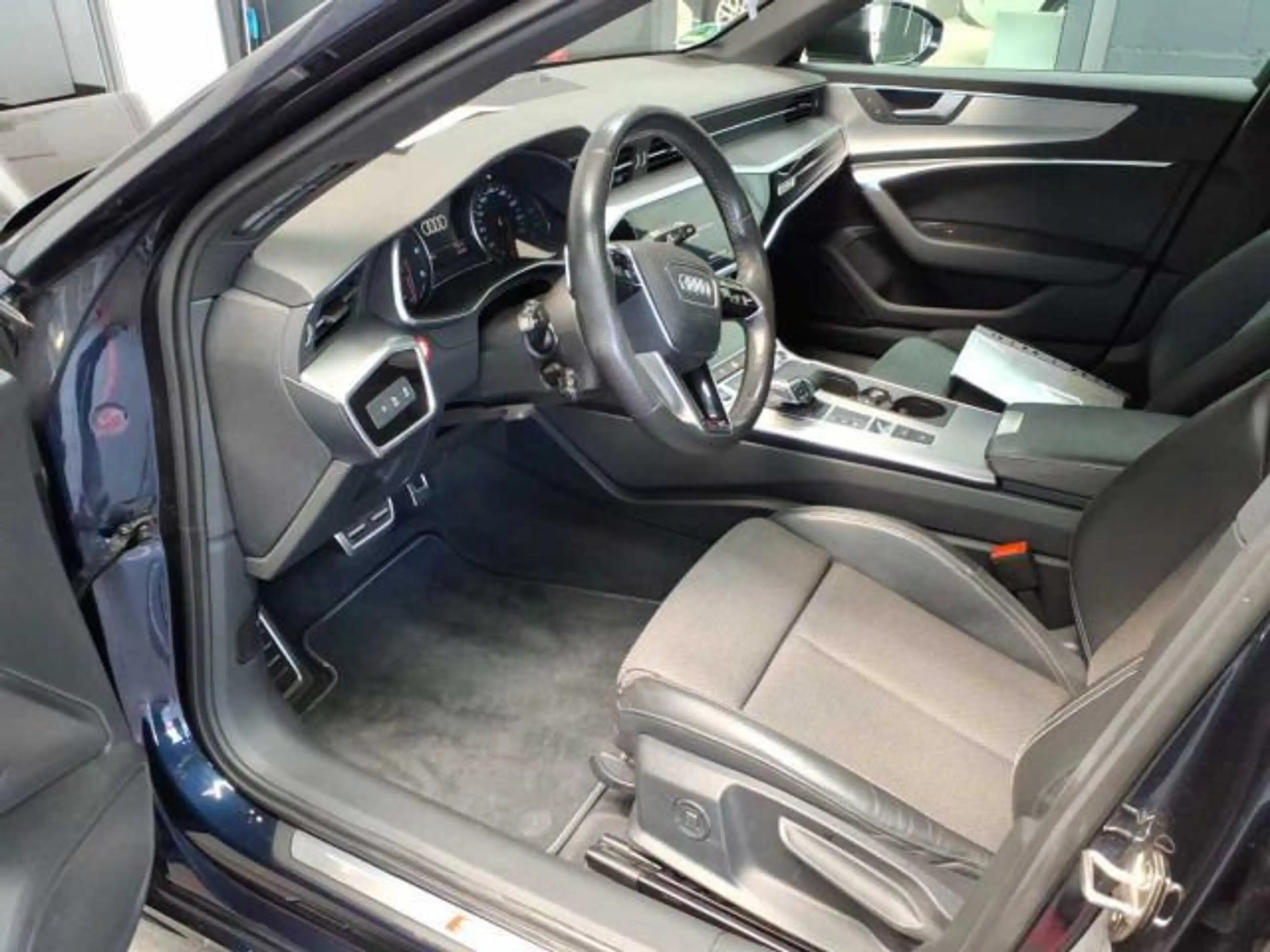 Audi A6 40TDI S line qu S-trc AHK Cam ACC Navi — photo 5