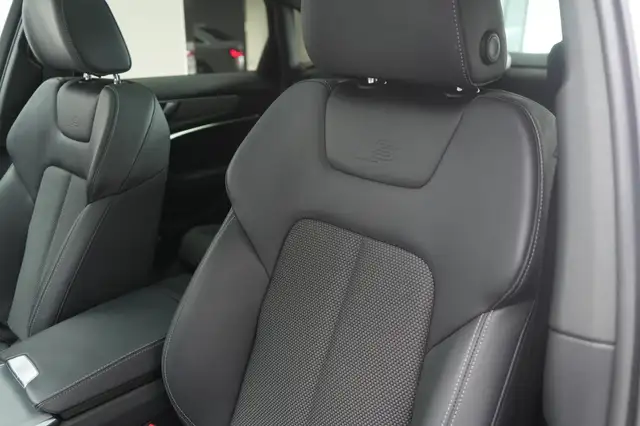 Audi A6 view 12