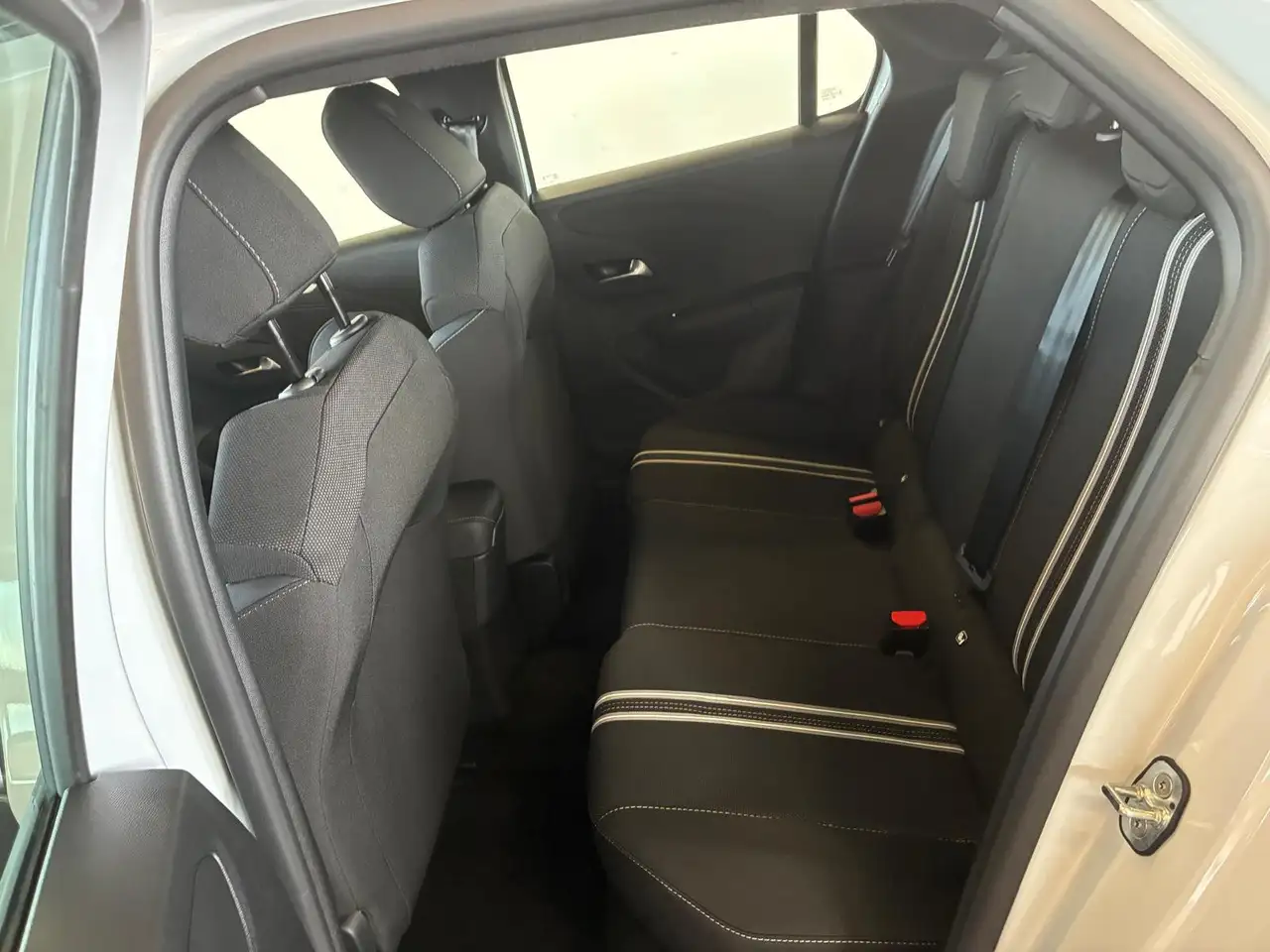 Opel Corsa 1.2 GS 23