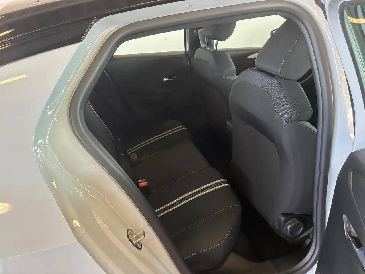 Opel Corsa 1.2 GS 24