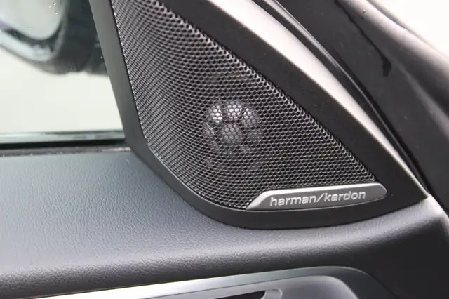 BMW 4 Series view 9
