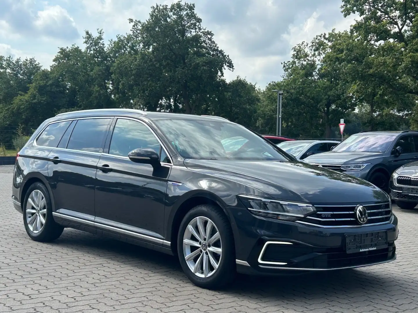 Volkswagen Passat Variant 1.4 TSI GTE °ACC°AHK°R-Kamera° Grau - 2