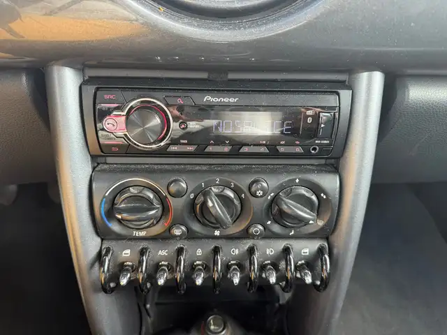 Mini Cooper Cooper view 9