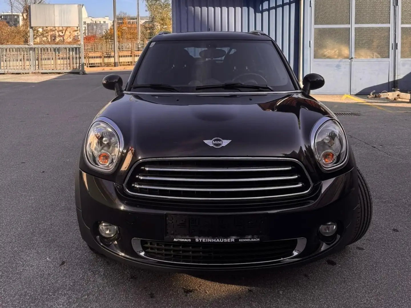 MINI Cooper D Countryman ALL4 Schwarz - 1