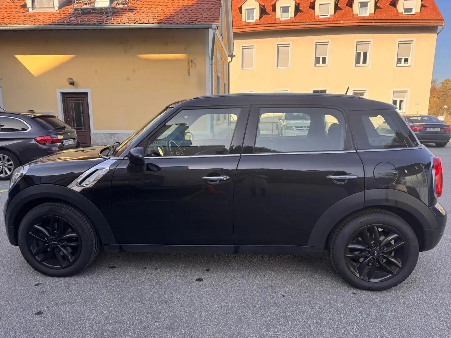 MINI Cooper D Countryman ALL4 Schwarz - 2