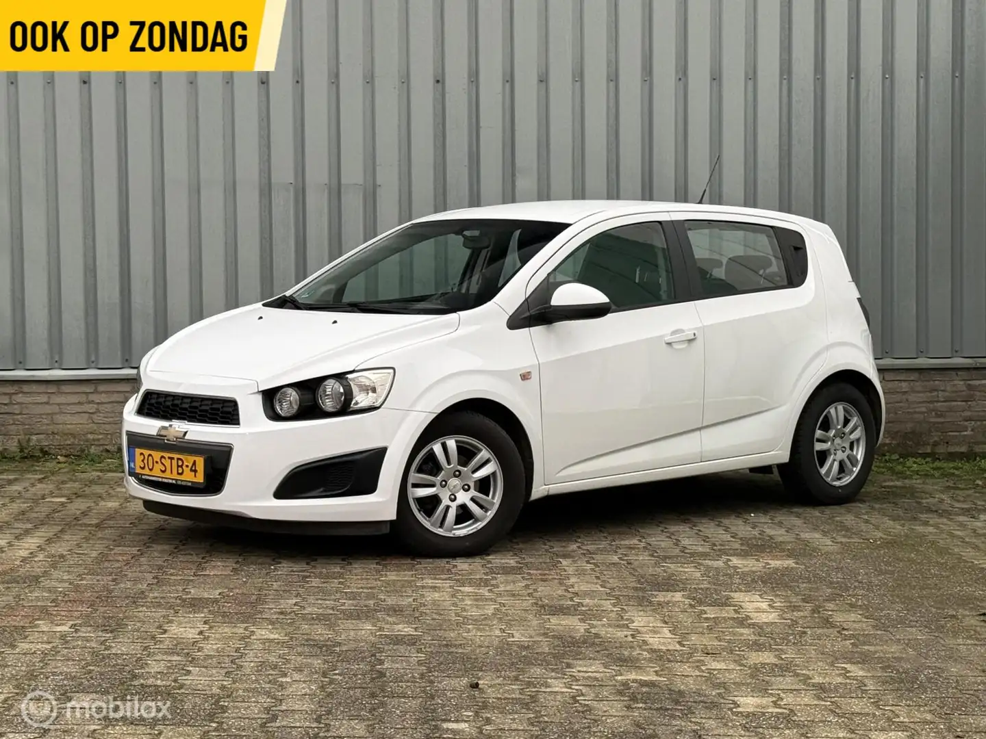 Chevrolet Aveo 1.2 LT | Airco | Trekhaak | 5-Deurs Wit - 1