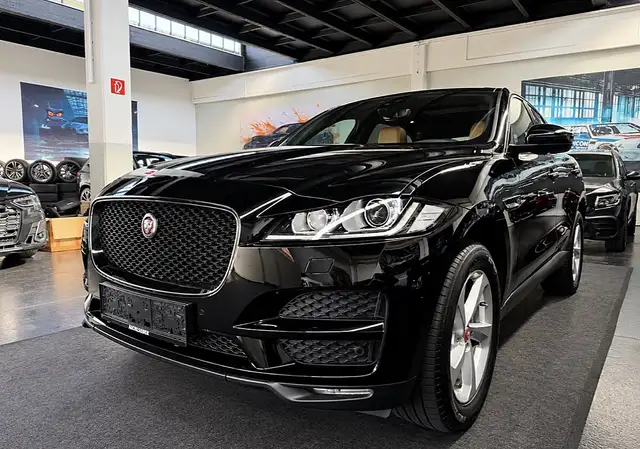Jaguar F-Pace 20d Portfolio AWD Automatik * FINANZIERUNG *