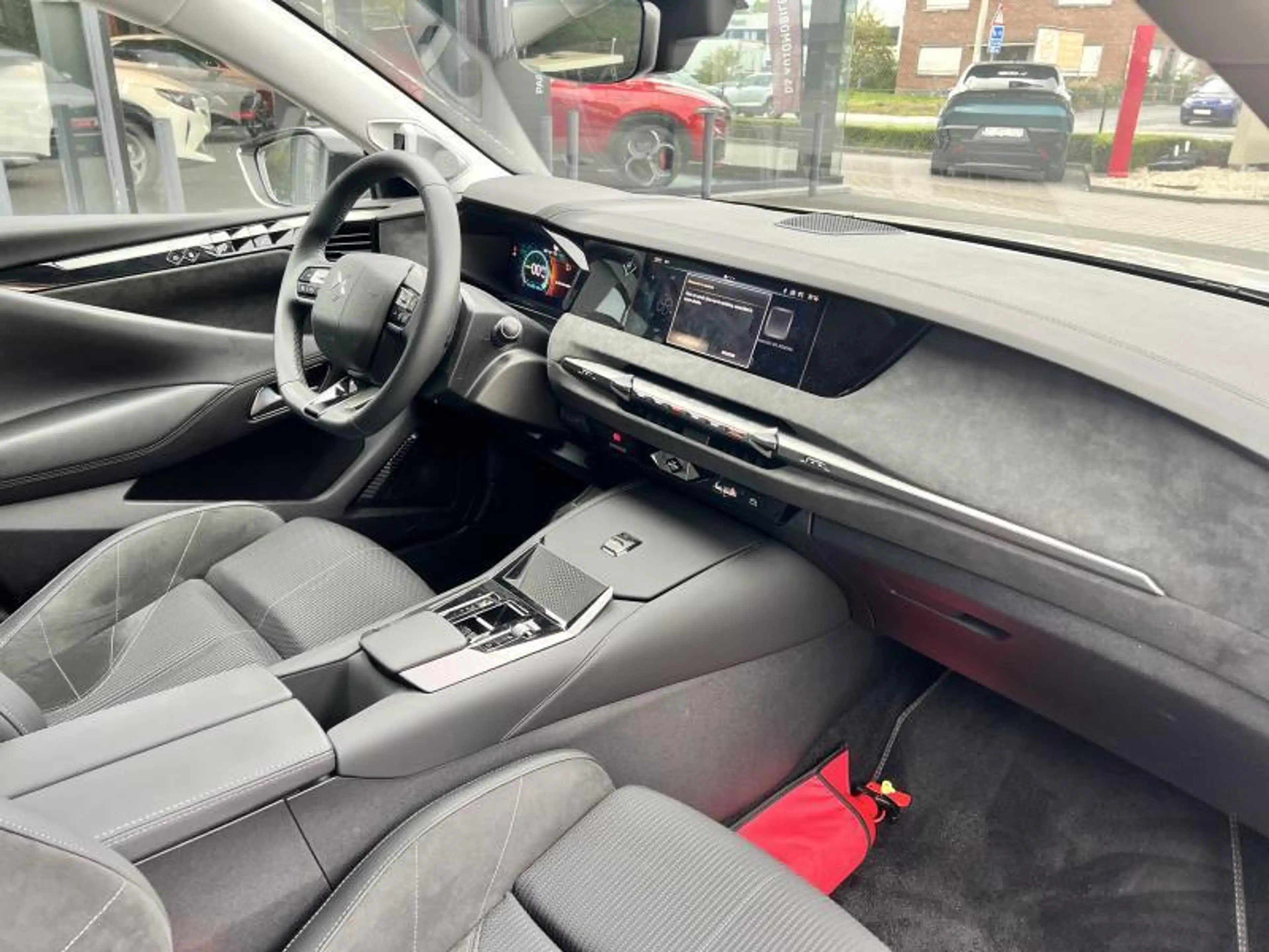 DS Automobiles DS 4 N°4 e-TENSE 215 ETOILE ALCANTARA — photo 12