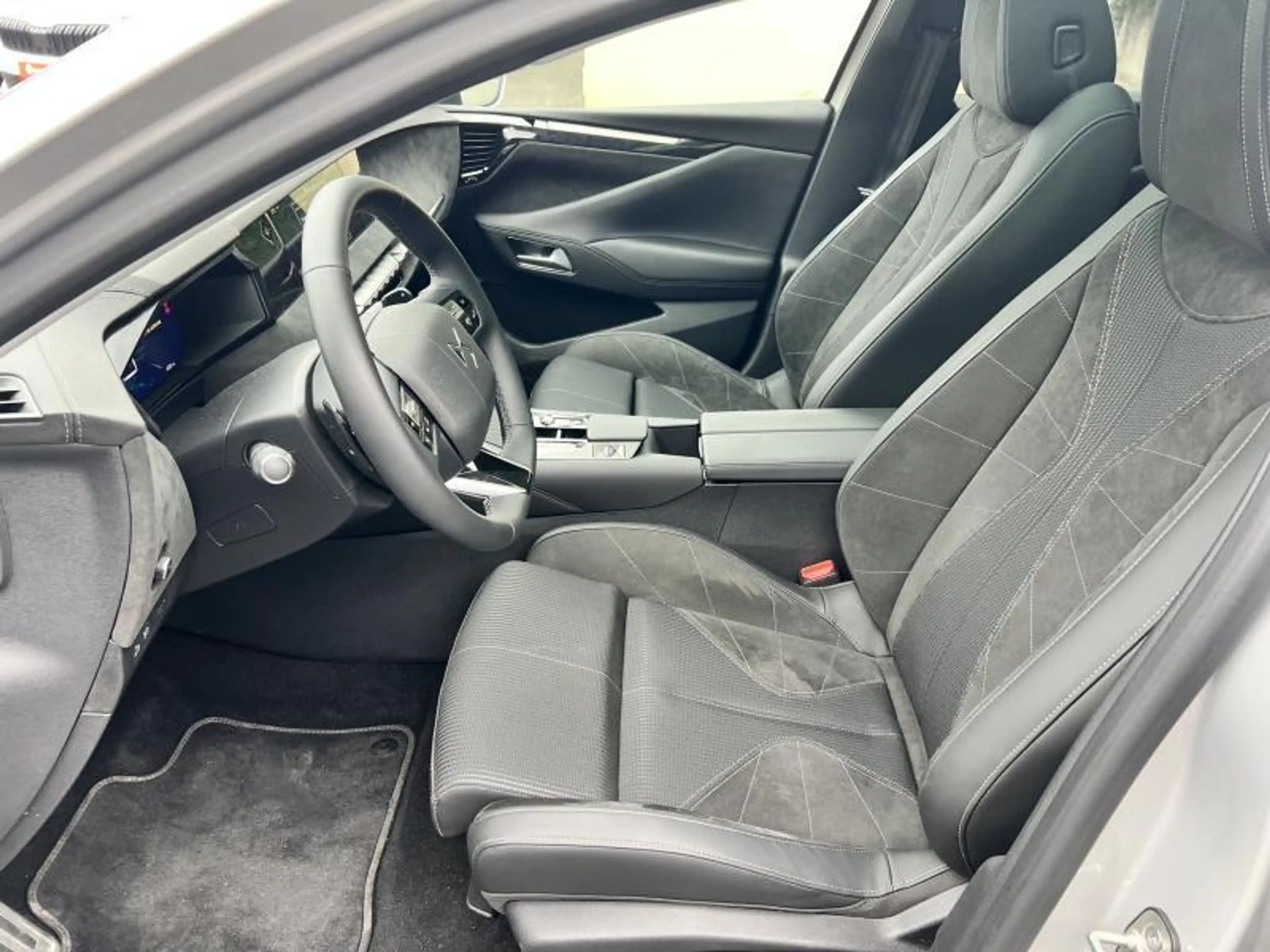 DS Automobiles DS 4 N°4 e-TENSE 215 ETOILE ALCANTARA — photo 14